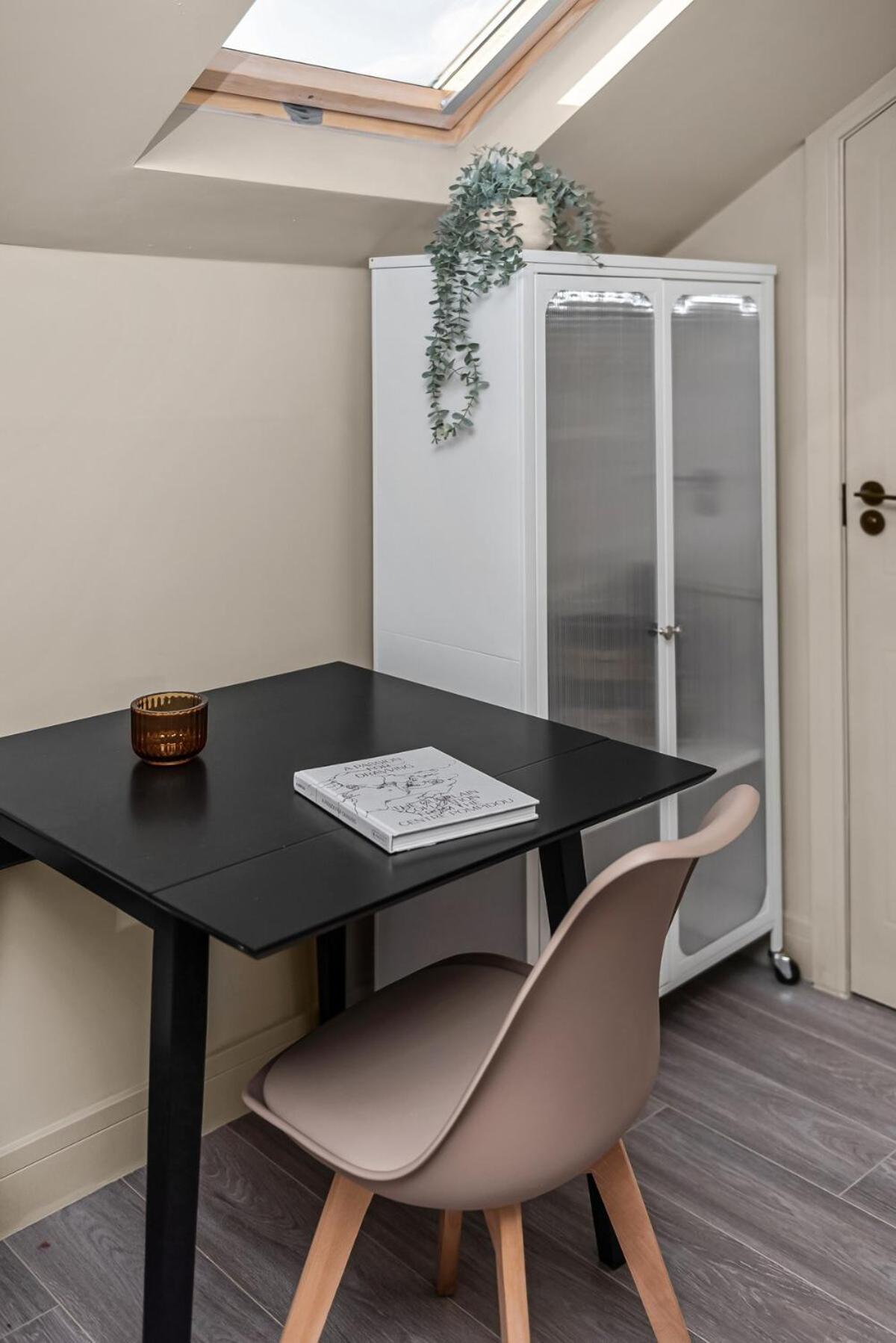 Radiant Nook With Full Kitchen Apartment *
