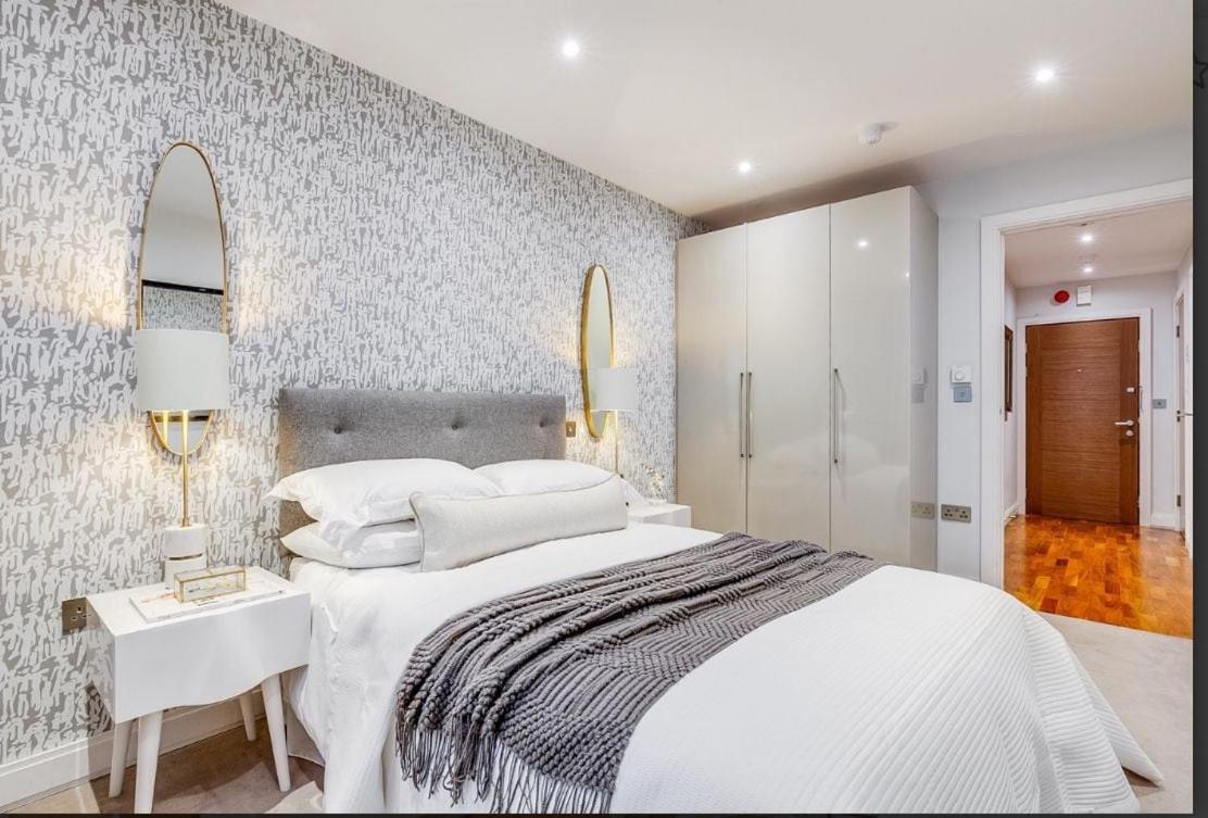 Modern 2-bed, 2-bath, Clapham Junction, Parking Spot Included London