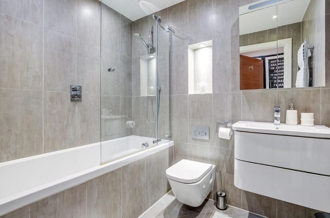 Apartment Modern 2-bed, 2-bath, Clapham Junction, Parking Spot Included