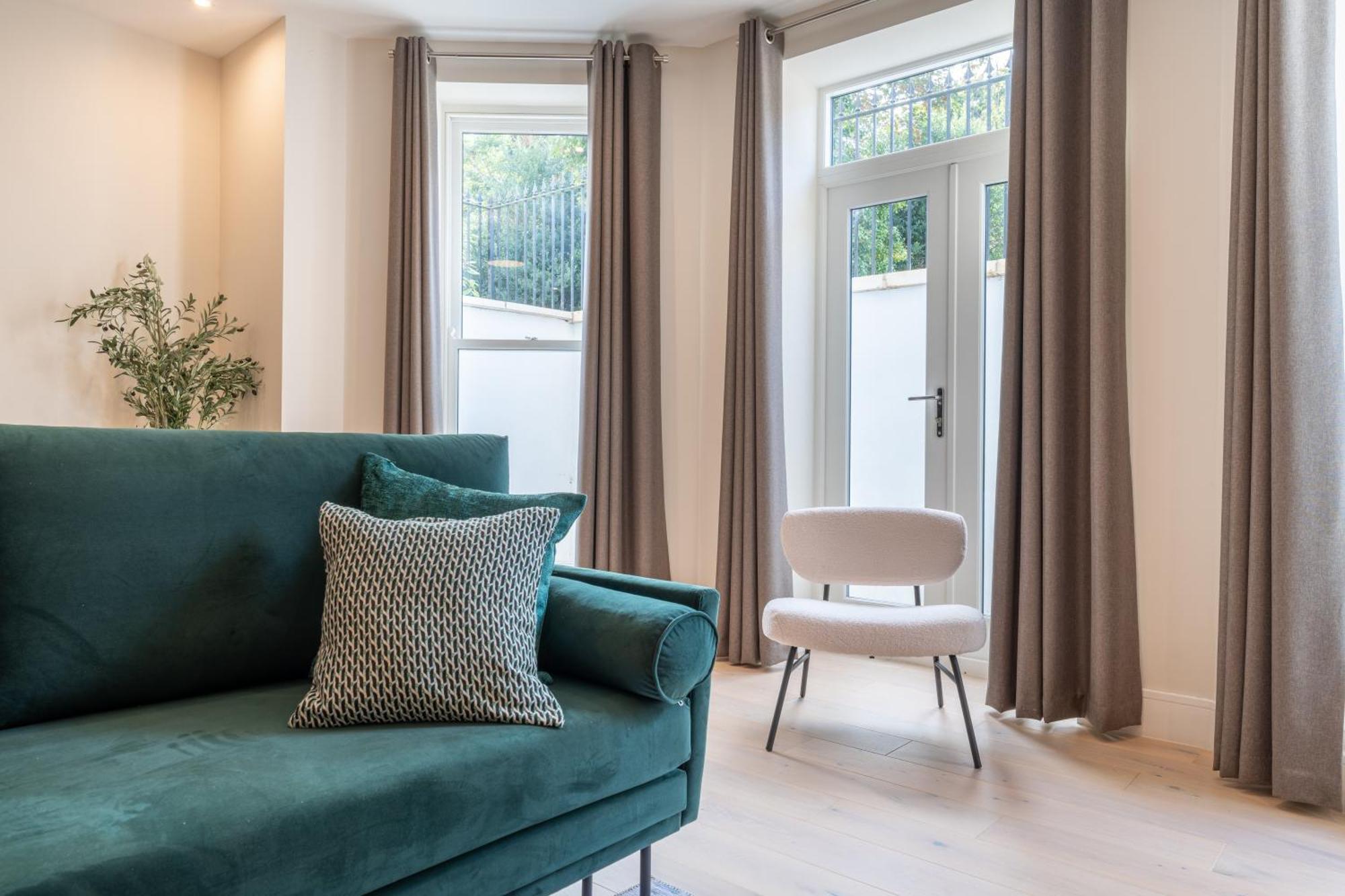 Apartment Newlands Punks By Artsy London