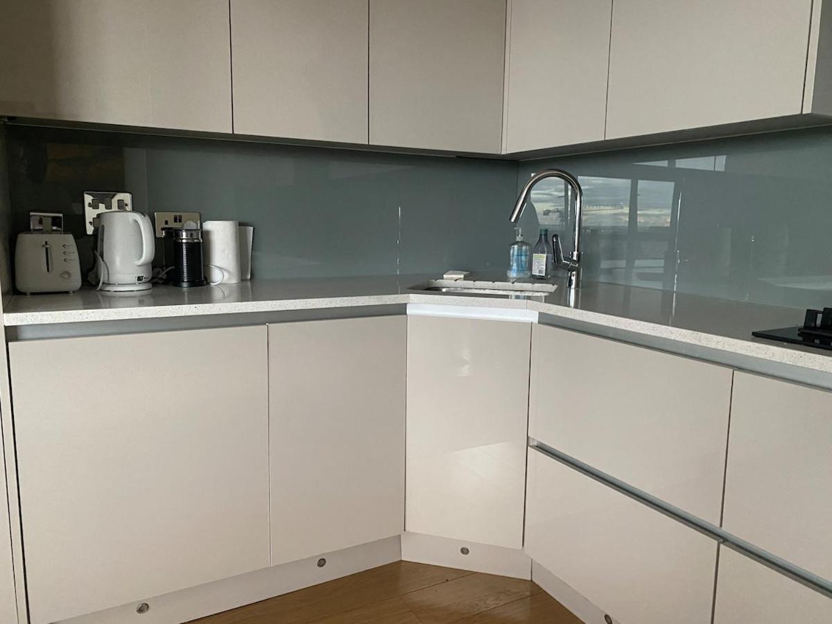 2 Bedroom By The River Thames * London
