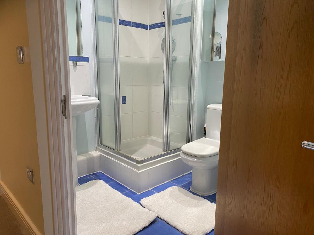 2 Bedroom By The River Thames *