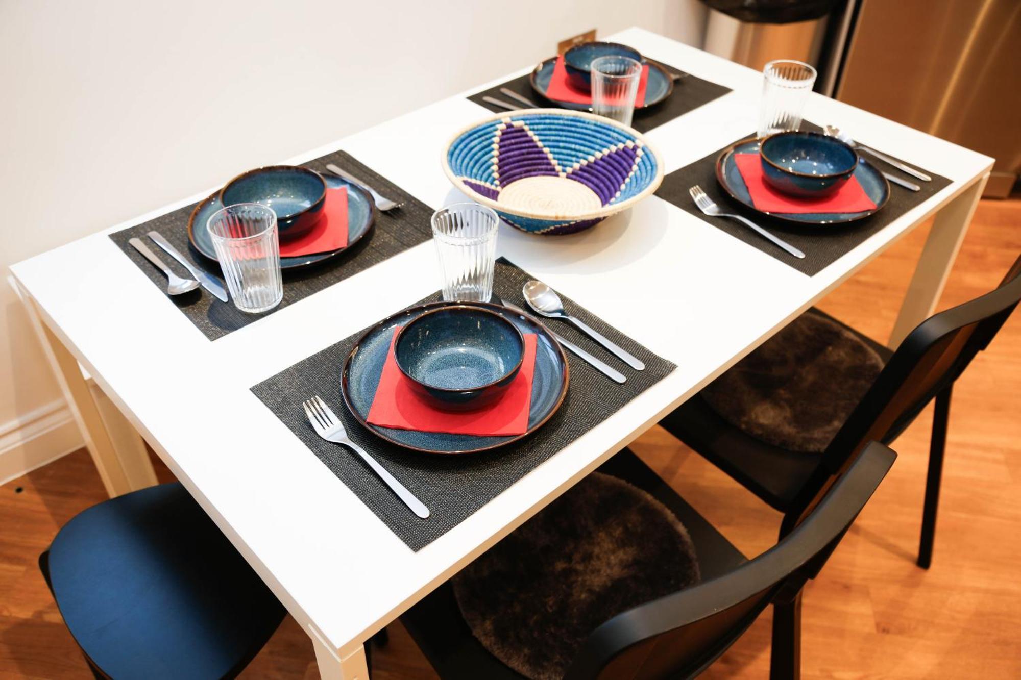 New Luxury In Location Next To Shops, Cafes, Bars & Metro Leilighet London
