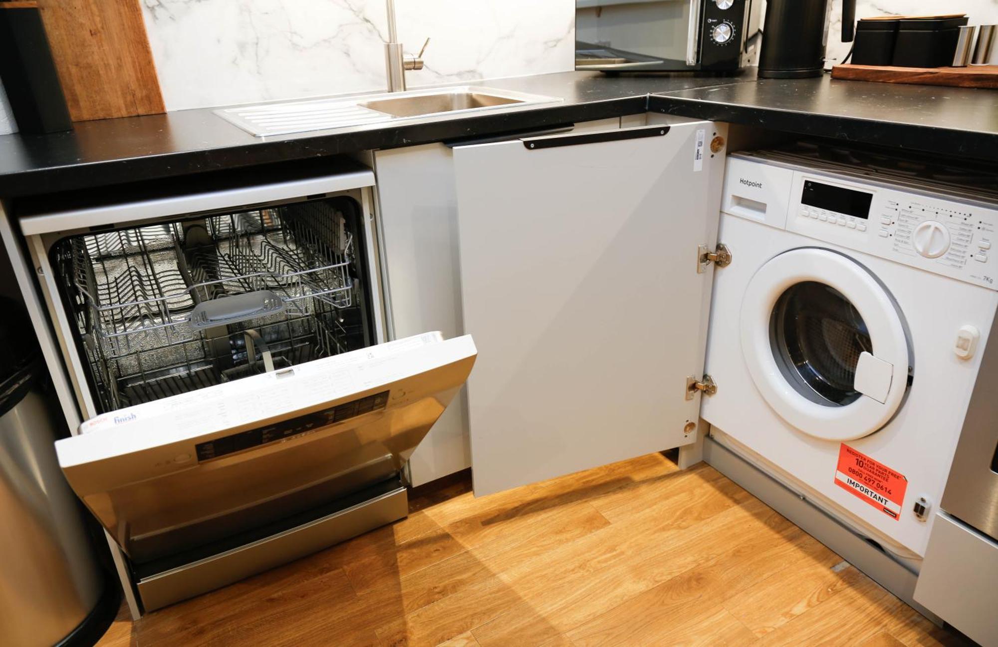 New Luxury In Location Next To Shops, Cafes, Bars & Metro Leilighet London