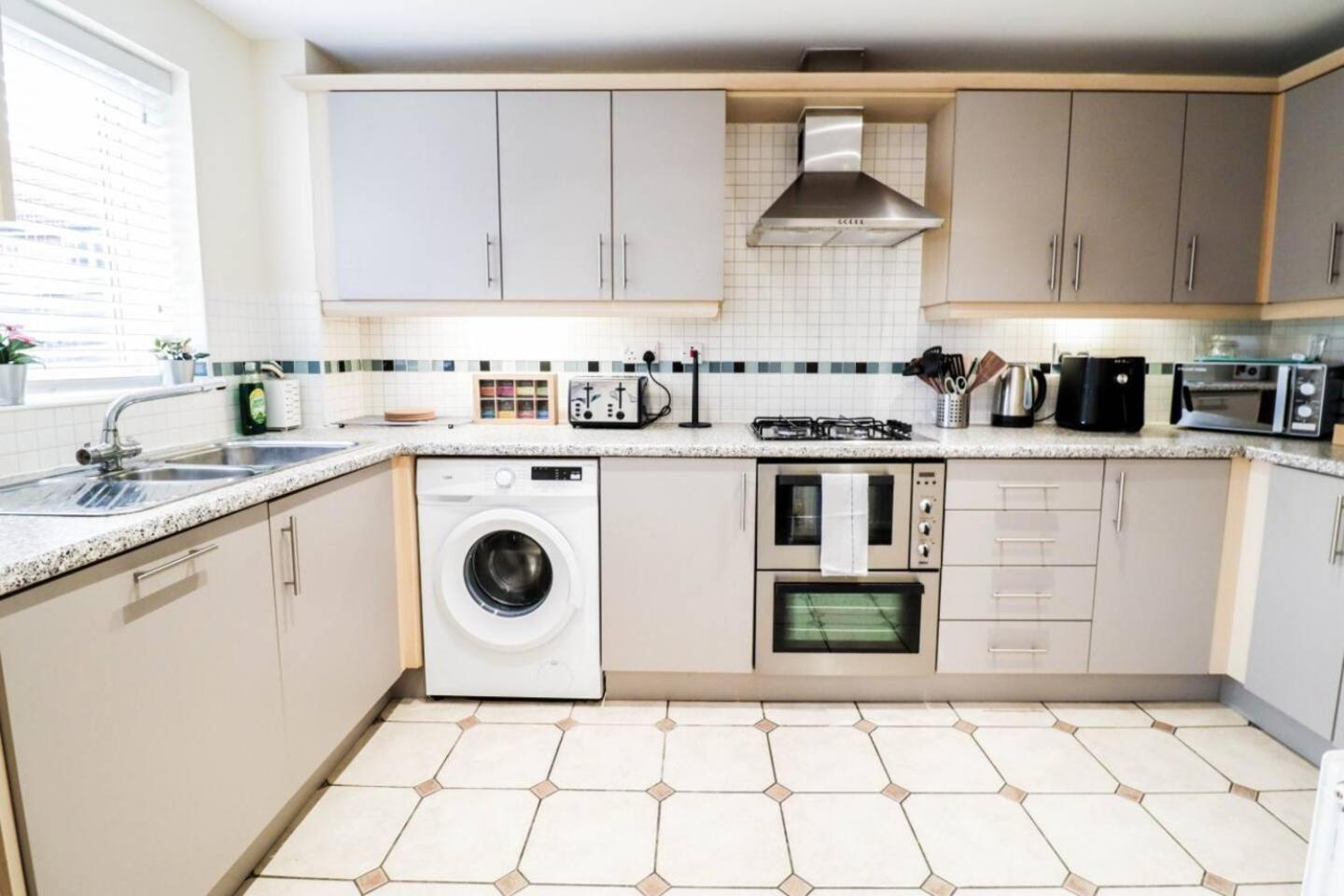 3br House With Parking Near Iron Pier Thames River Ferienhaus London