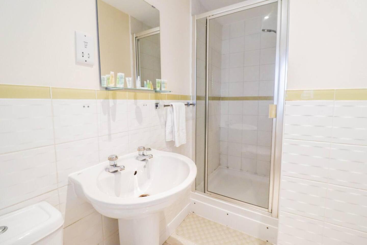 Ferienhaus 3br House With Parking Near Iron Pier Thames River *