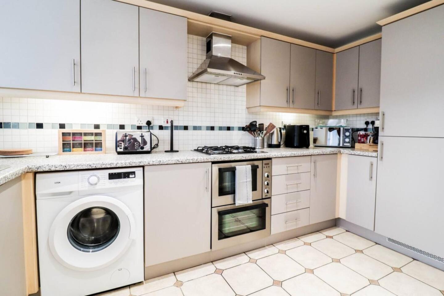 3br House With Parking Near Iron Pier Thames River Ferienhaus