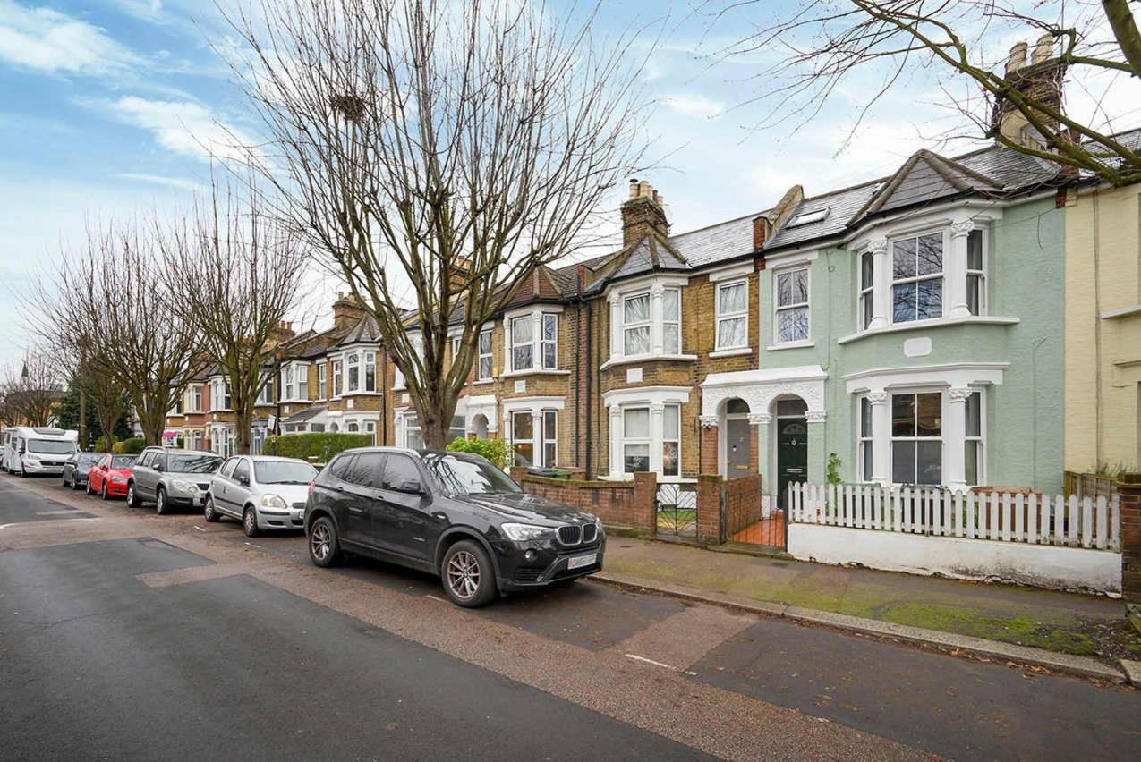 Charming & Modern House In London