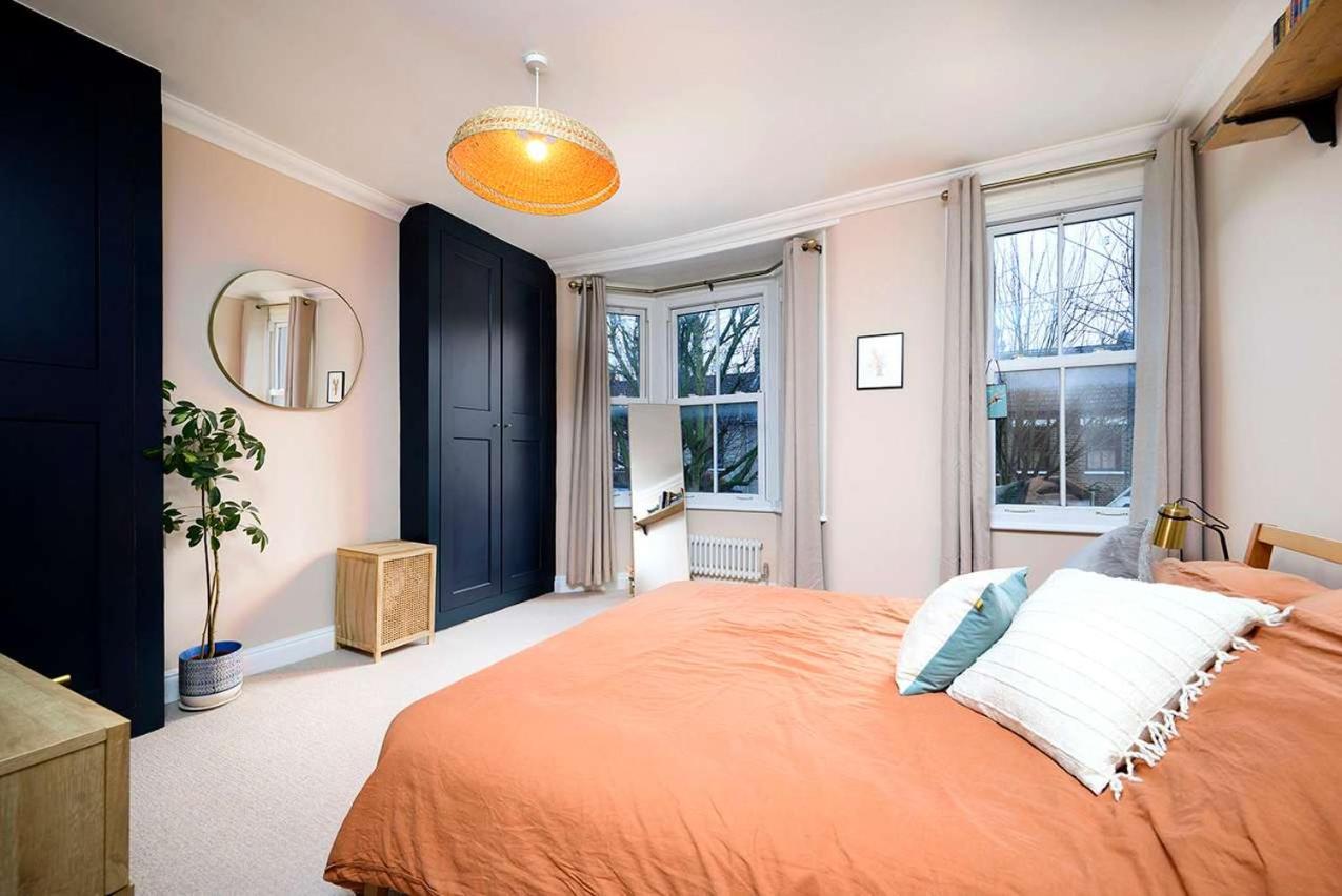 Charming & Modern House In Holiday home London