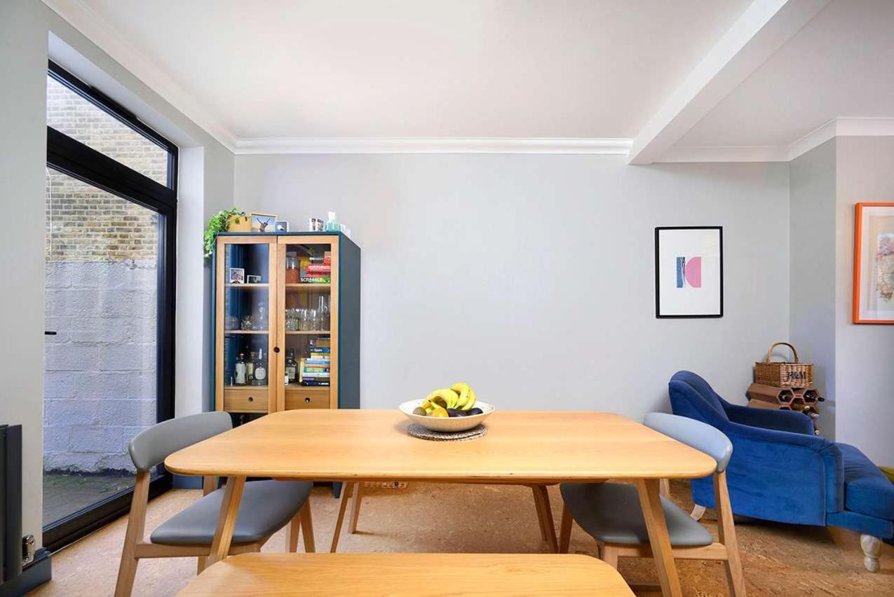Holiday home Charming & Modern House In London