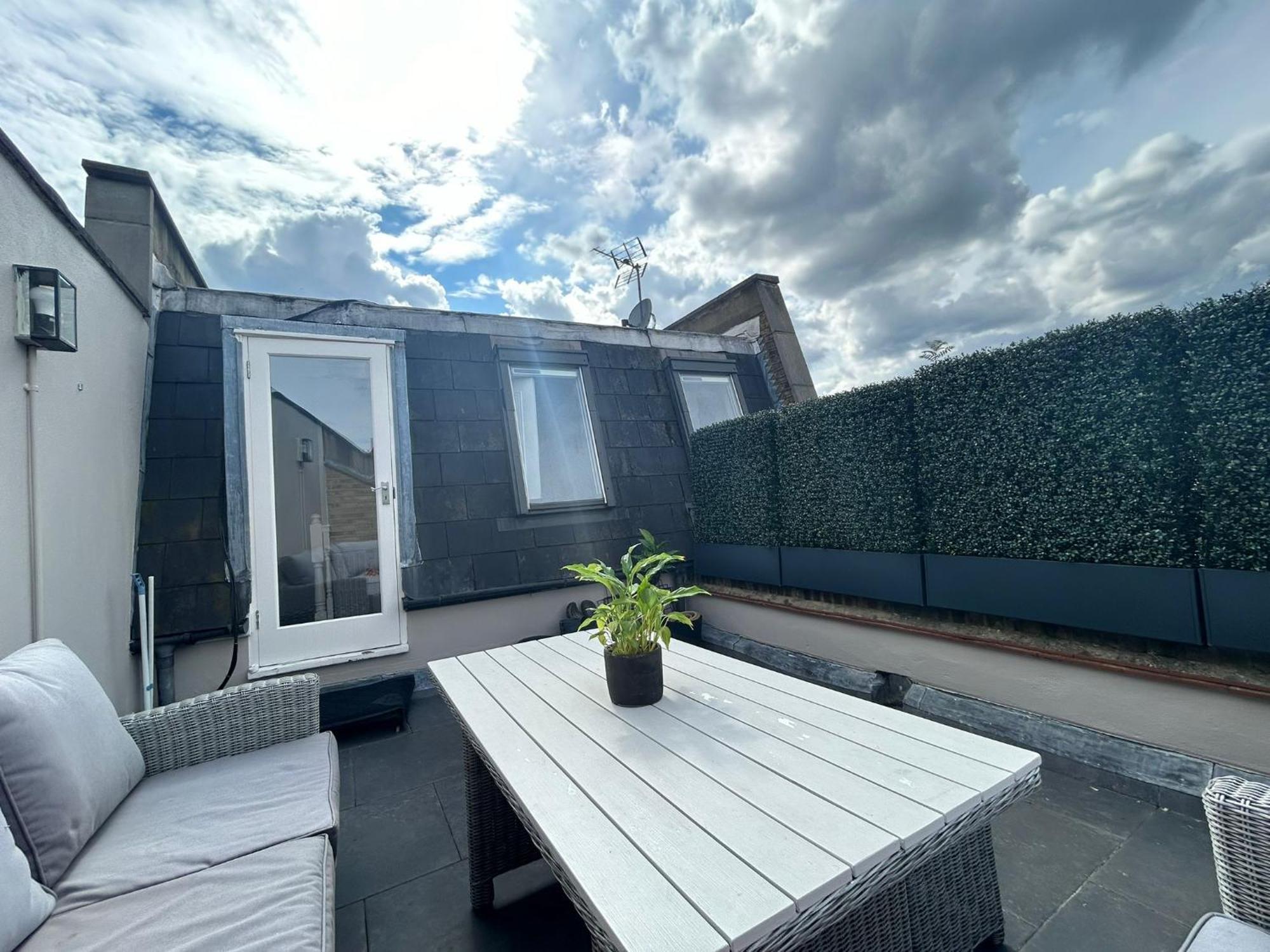 Apartamento Beautiful And Spacious 2 Bed, 2 Bath Bordering Fulham And Chelsea - Entire With Private Entrance
