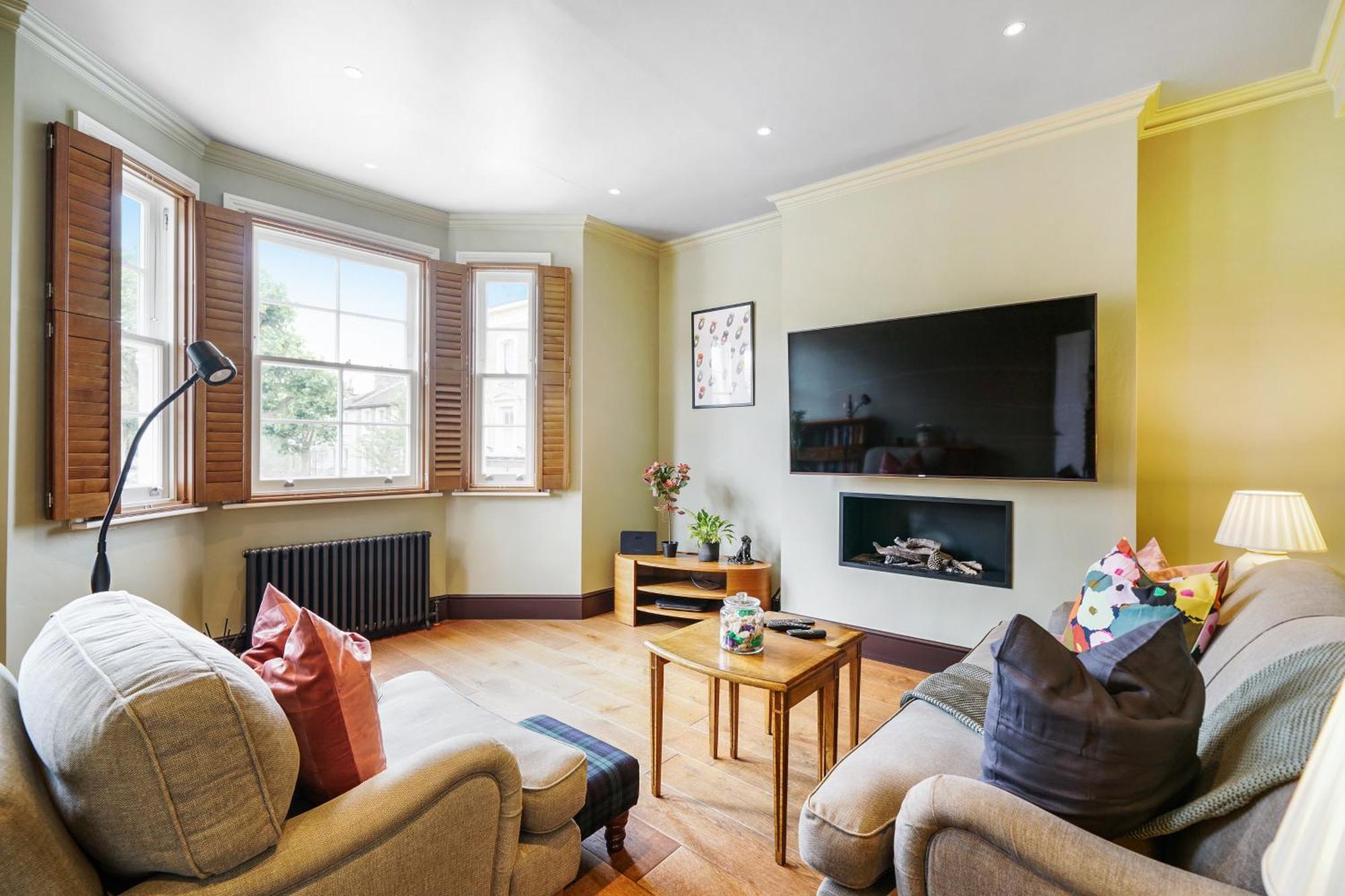 Beautiful And Spacious 2 Bed, 2 Bath Bordering Fulham And Chelsea - Entire With Private Entrance Londres