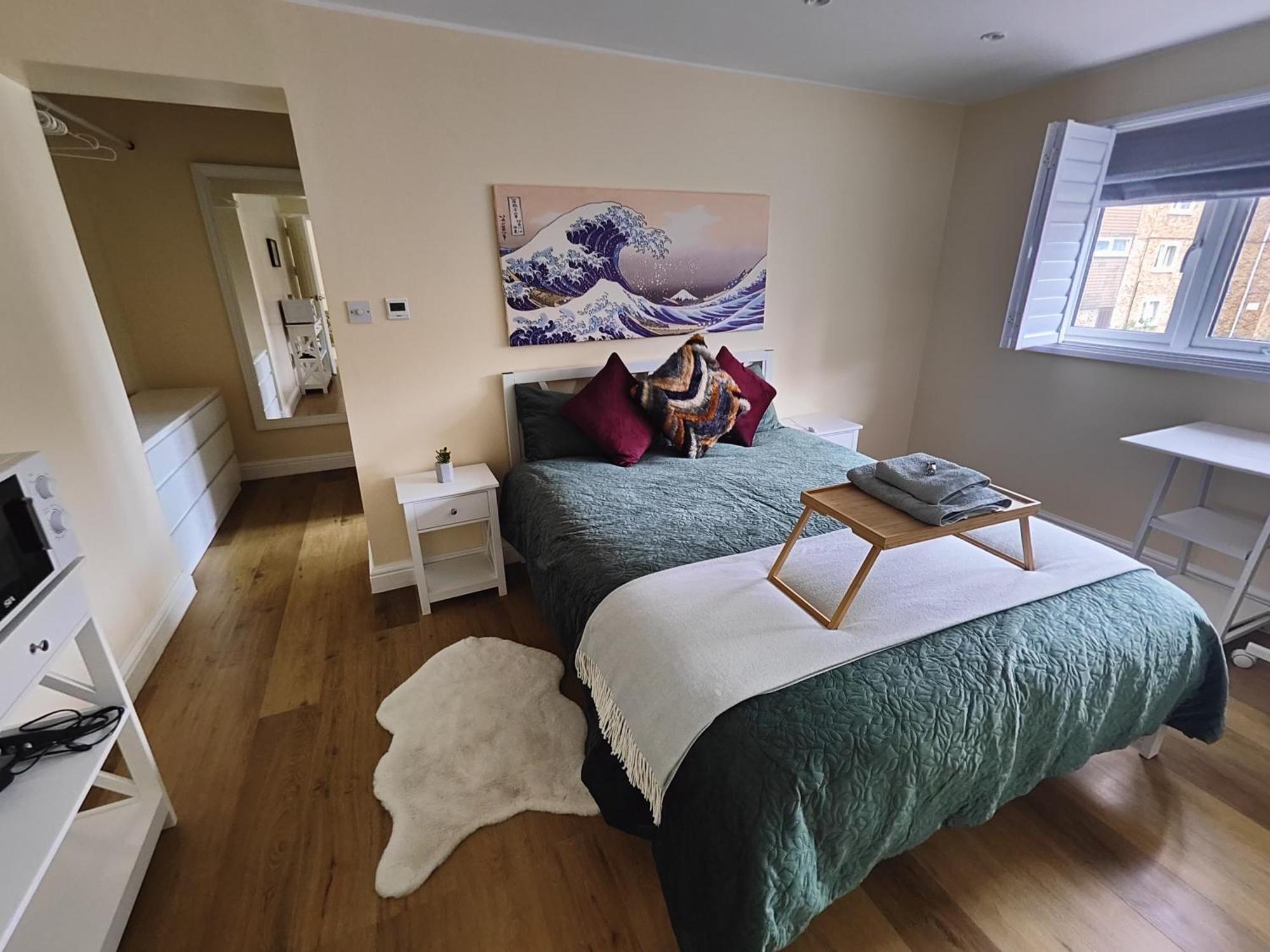Clifton House O2 & Excel With Private Bathroom And Breakfast Option Bed and breakfast