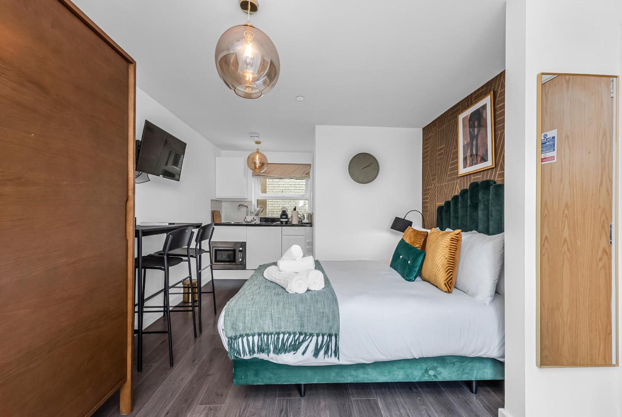 Apartment Urban Elegance Luxury Living With Kitchenette *