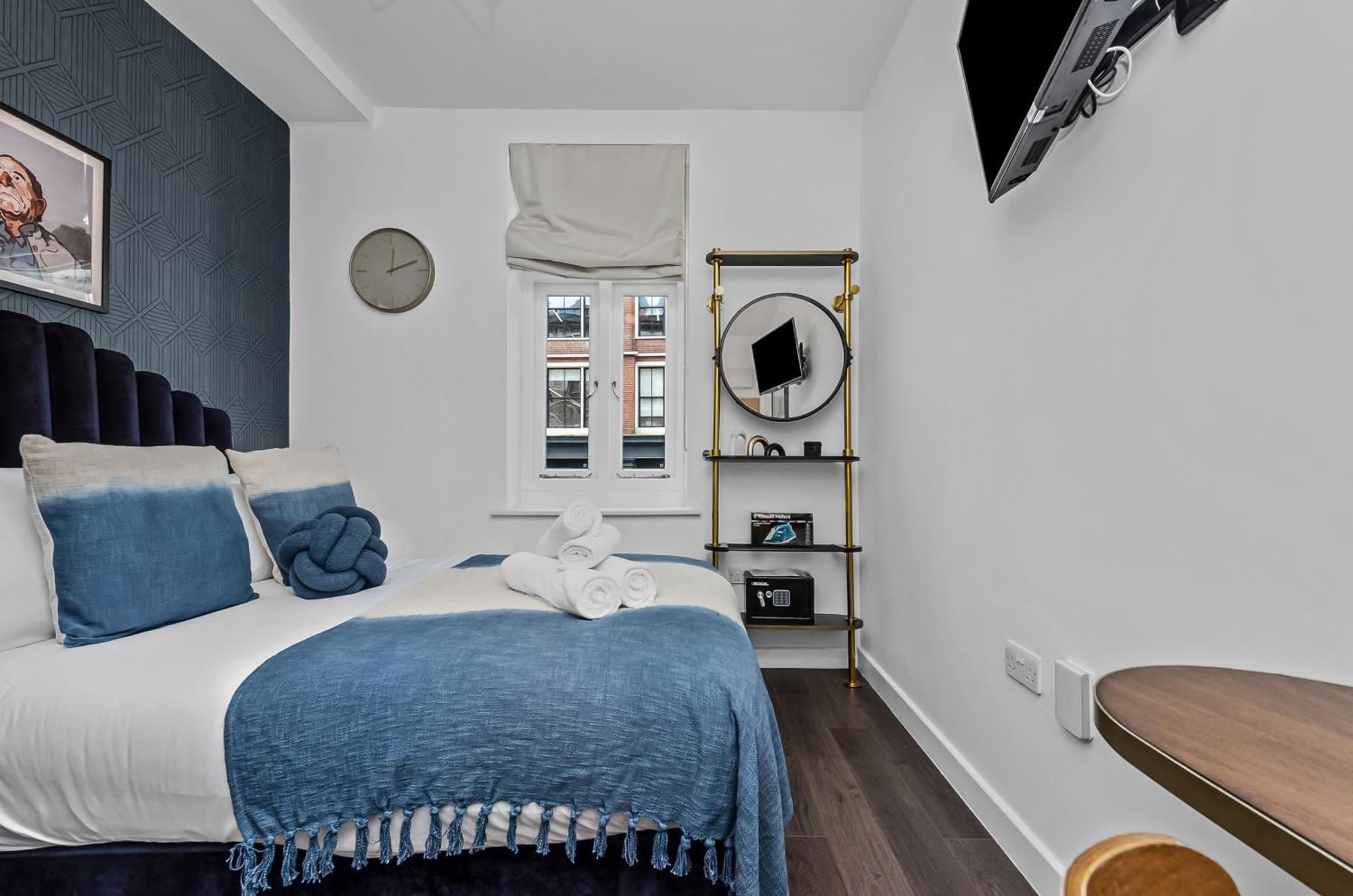 Urban Elegance Luxury Living With Kitchenette