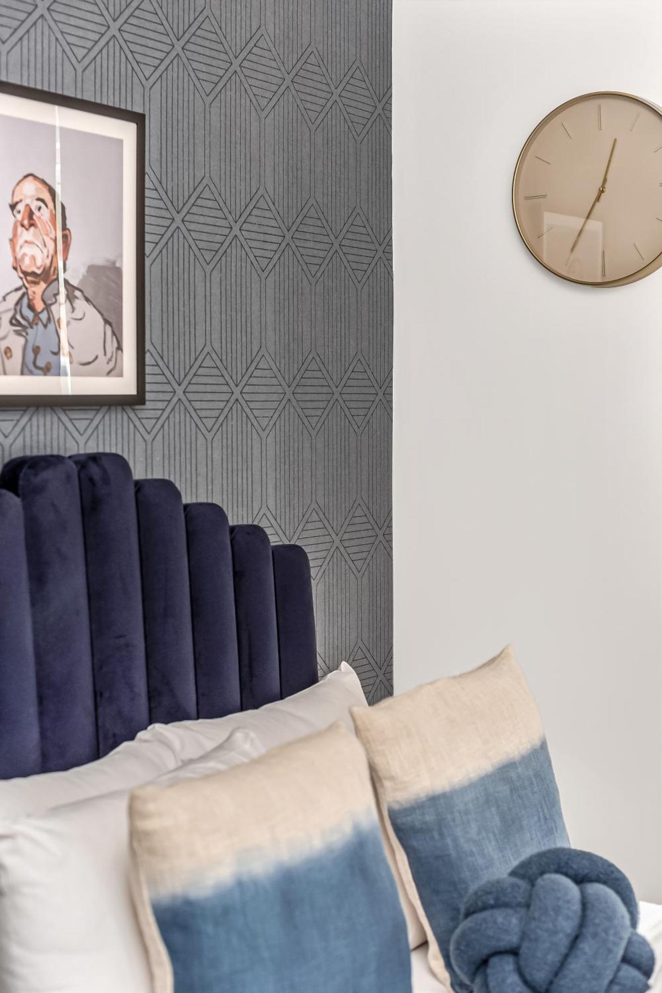 Urban Elegance Luxury Living With Kitchenette Apartment London