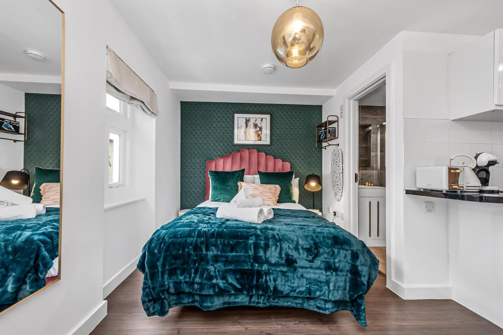 Apartment Urban Elegance Luxury Living With Kitchenette London