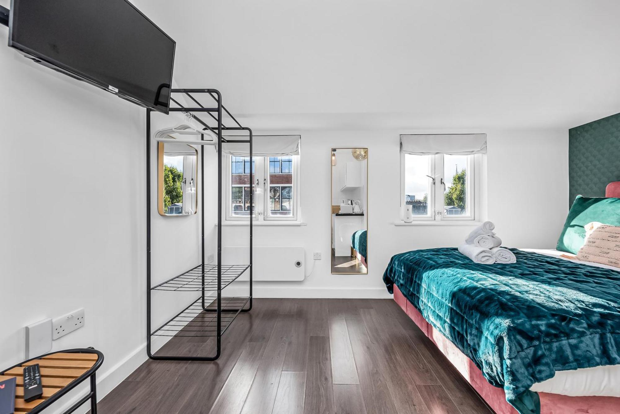 Urban Elegance Luxury Living With Kitchenette * London