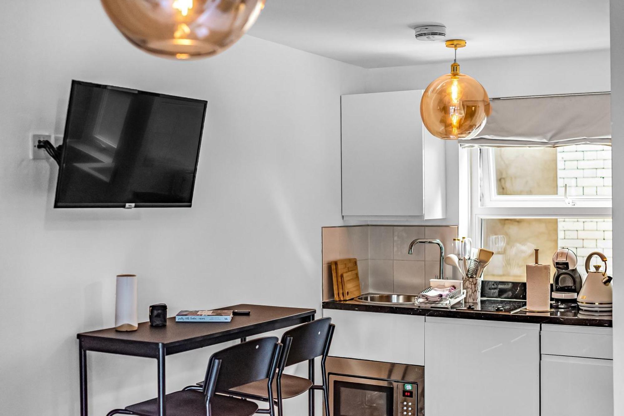 Urban Elegance Luxury Living With Kitchenette Apartment *