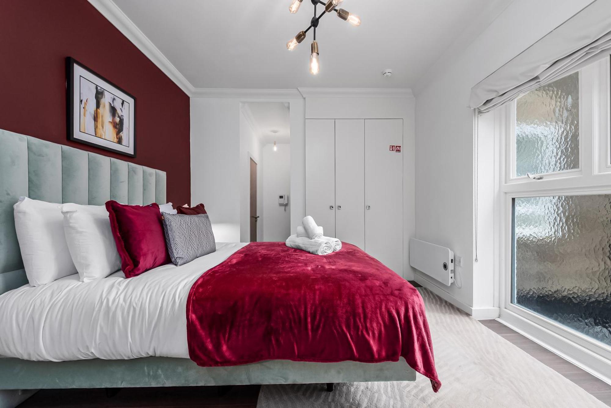 Urban Elegance Luxury Living With Kitchenette London