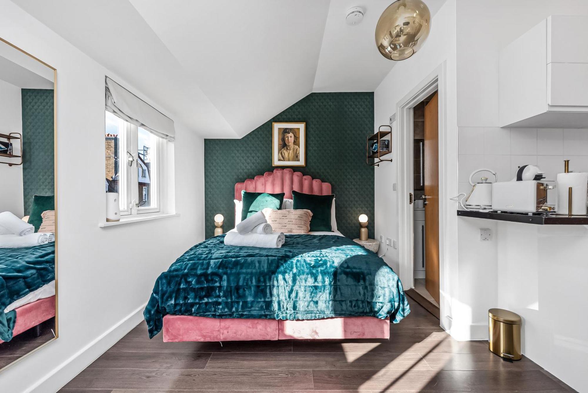 Urban Elegance Luxury Living With Kitchenette