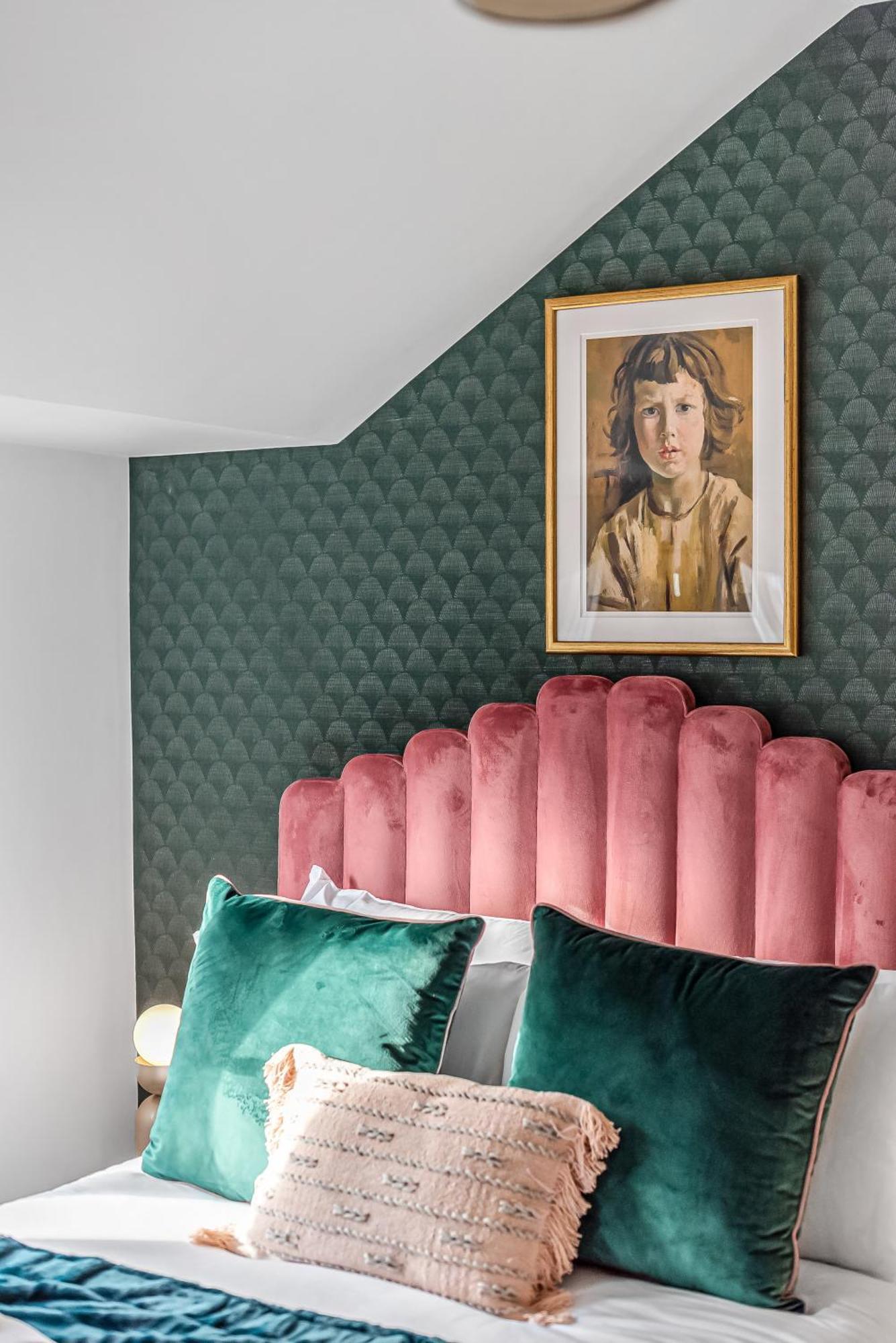 Urban Elegance Luxury Living With Kitchenette Apartment London