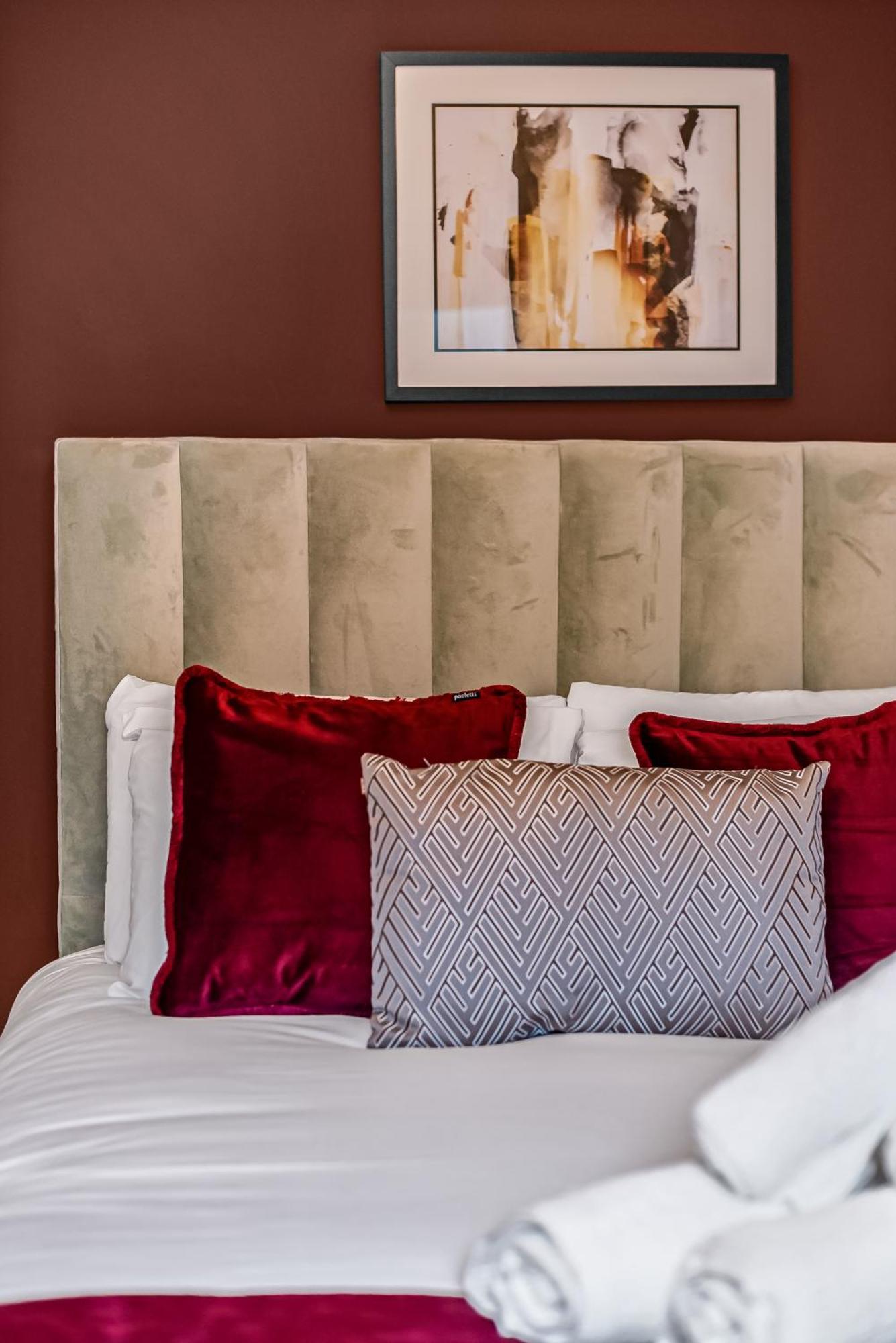Apartment Urban Elegance Luxury Living With Kitchenette London