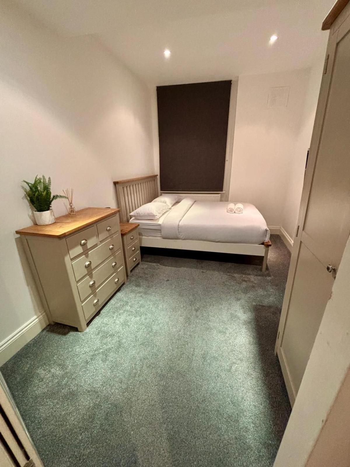 Sleep 12 In Brixton - 15 Mins From Station Bt4 *