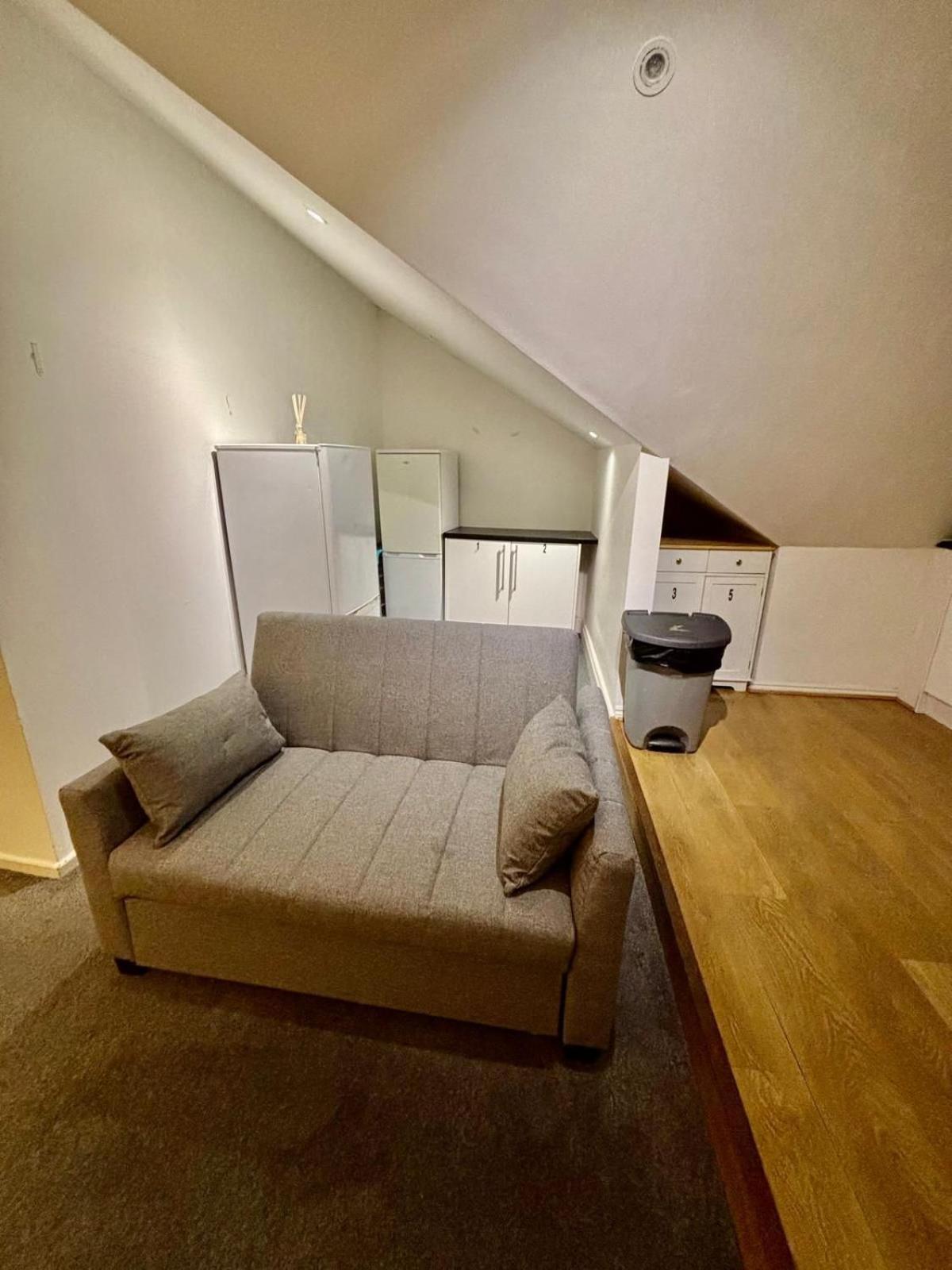 Sleep 12 In Brixton - 15 Mins From Station Bt4 *