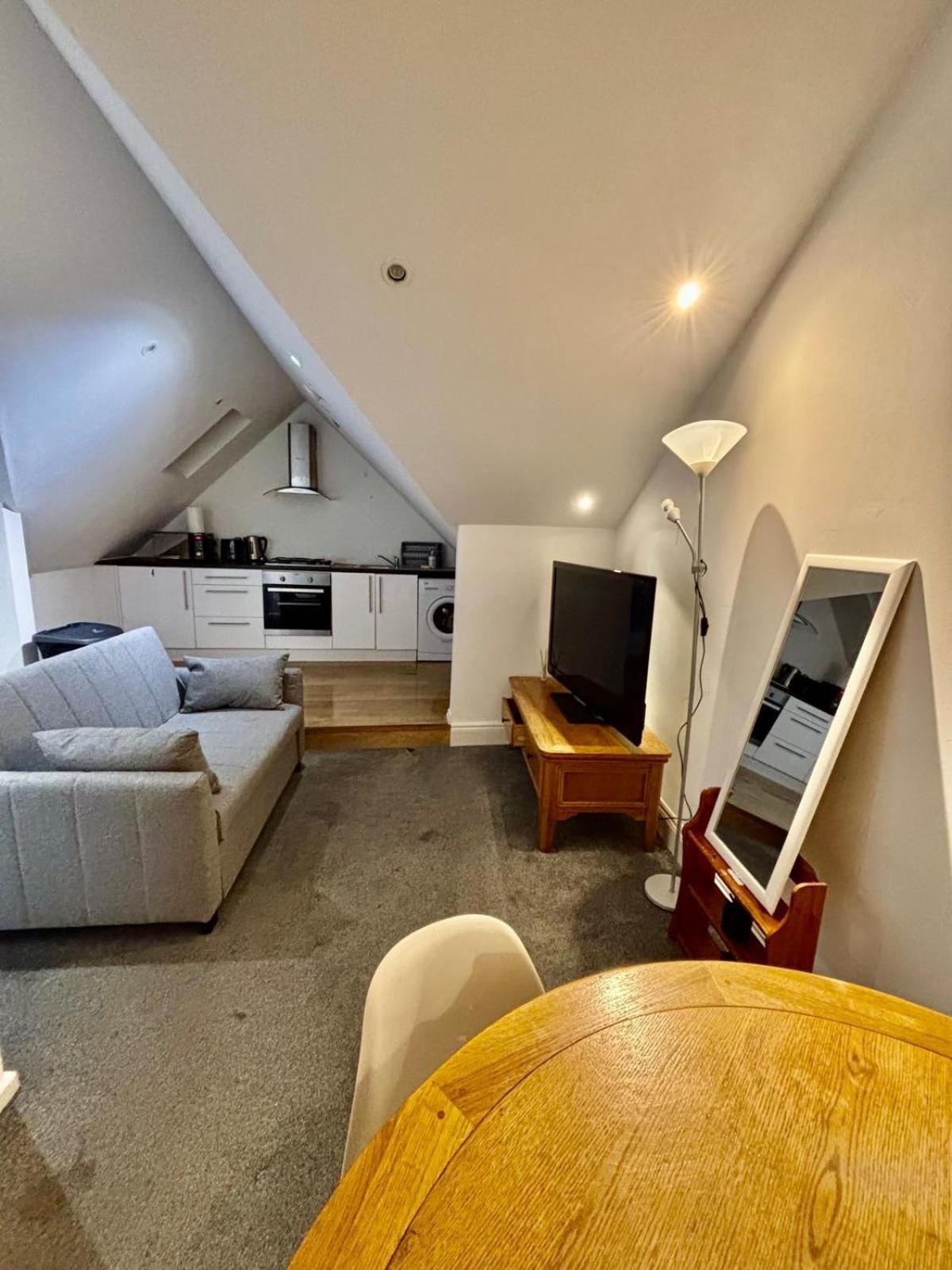 Sleep 12 In Brixton - 15 Mins From Station Bt4 *