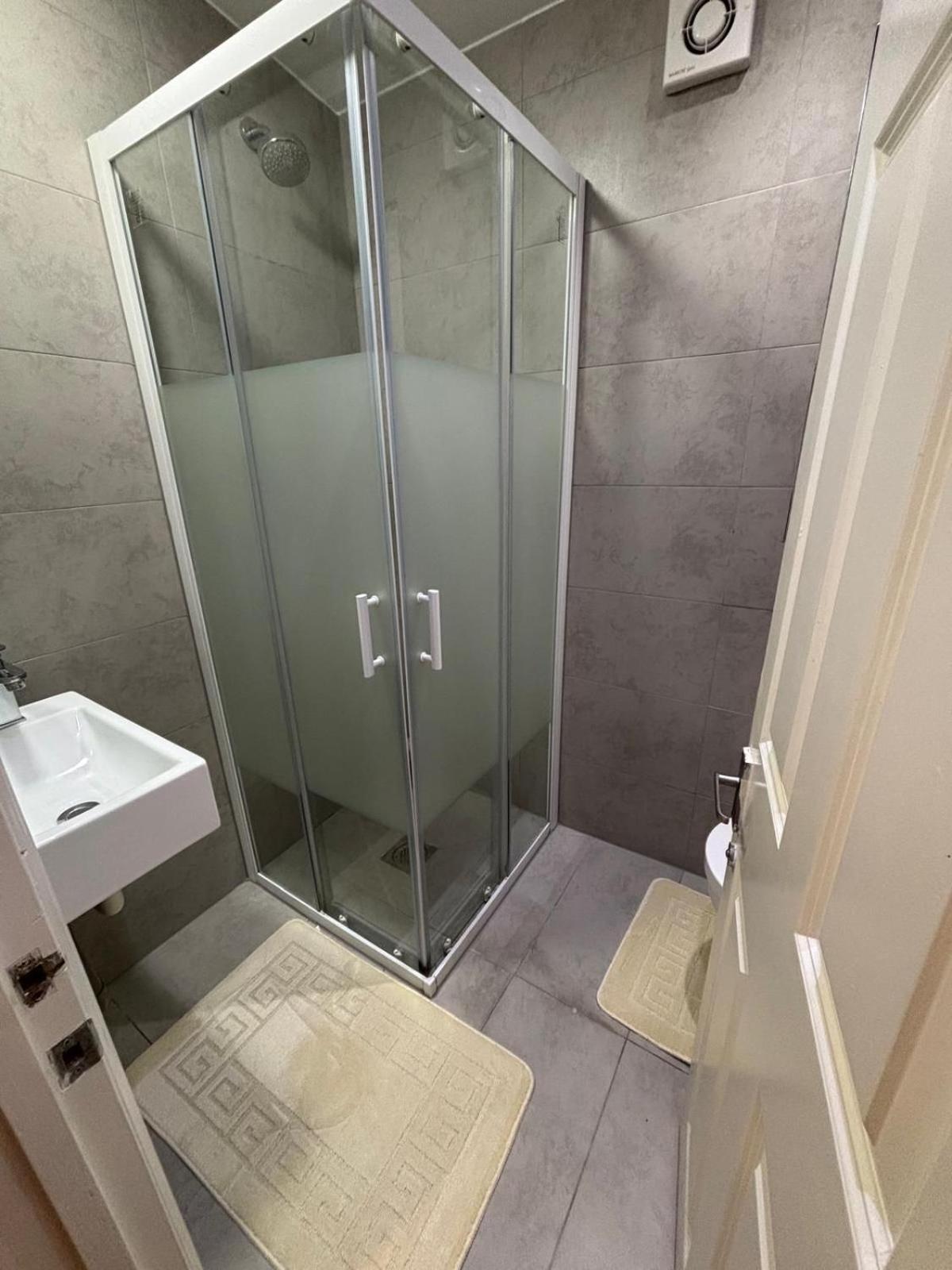 Apartment Sleep 12 In Brixton - 15 Mins From Station Bt4 *