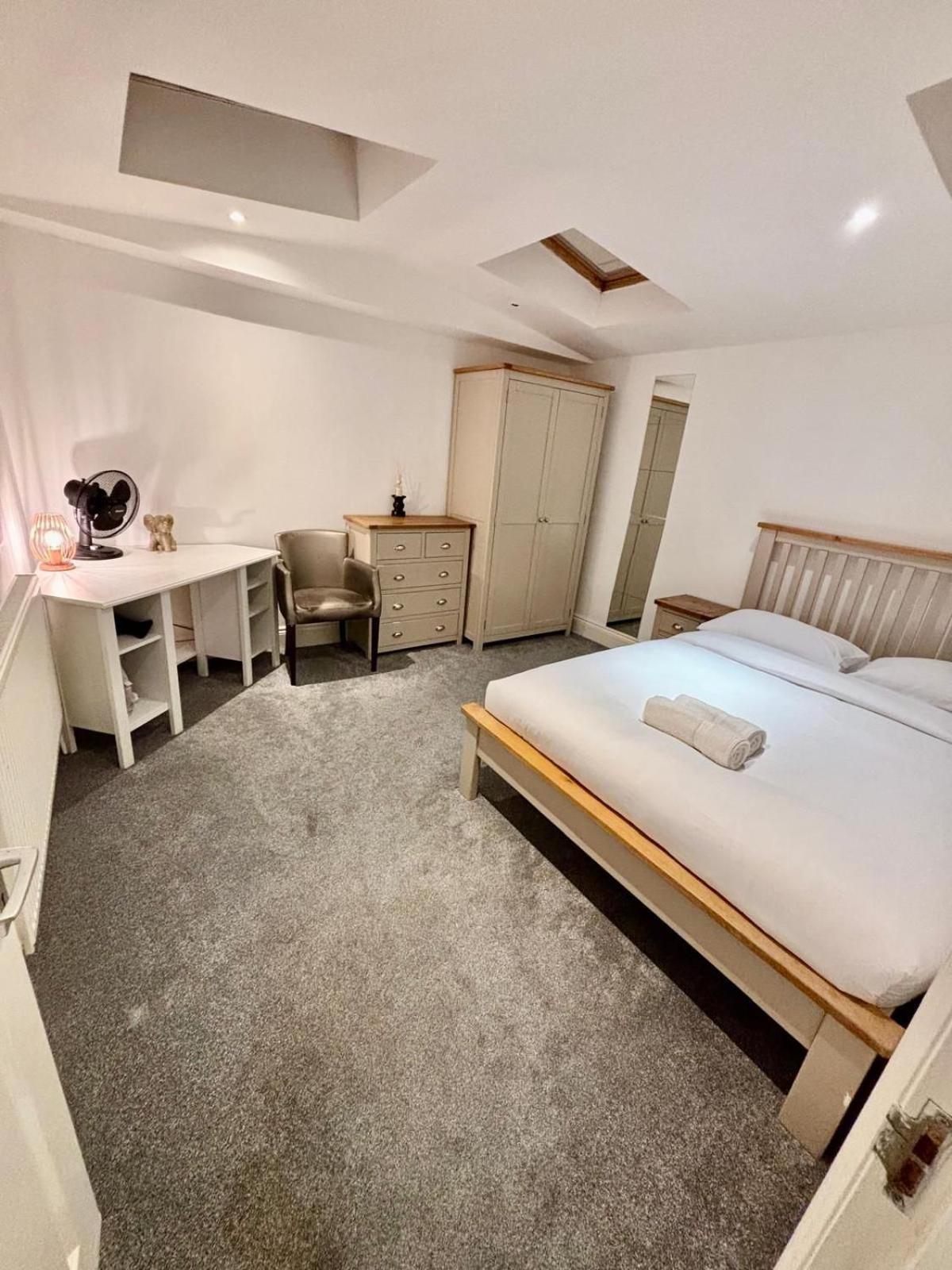 Sleep 12 In Brixton - 15 Mins From Station Bt4 Apartment