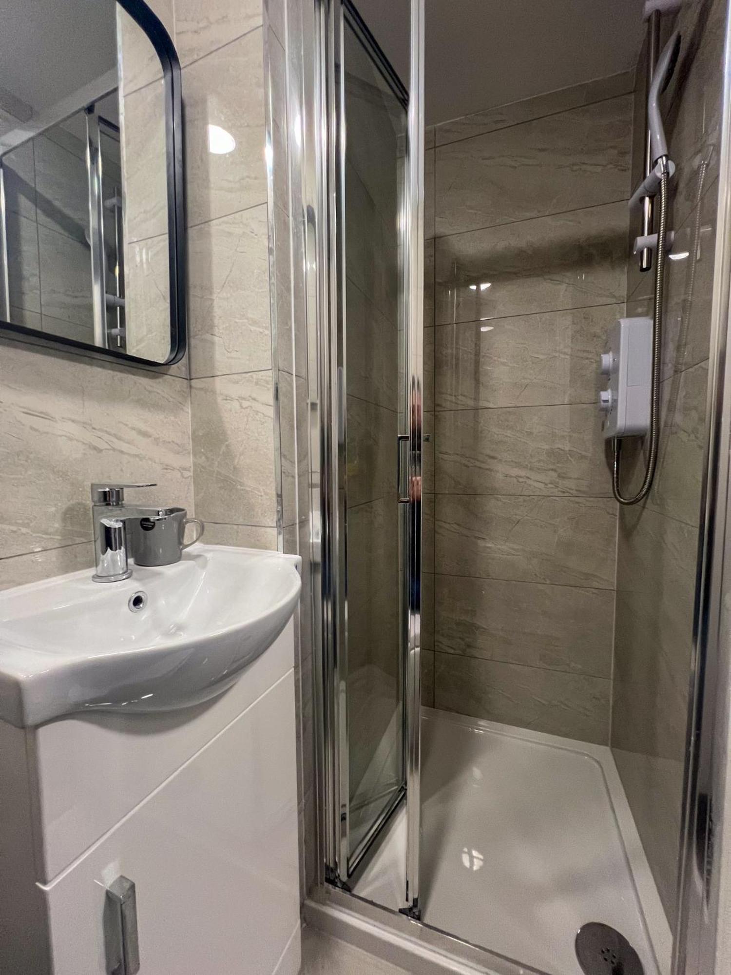 In The Heart Of Sohos Nightlife No Lift Gs4 * London