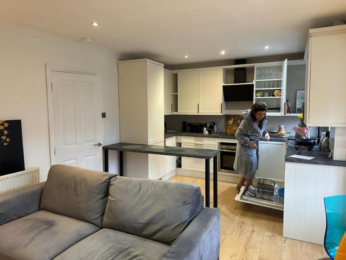 Newly Refurbished Two Bedrooms Flat Appartement