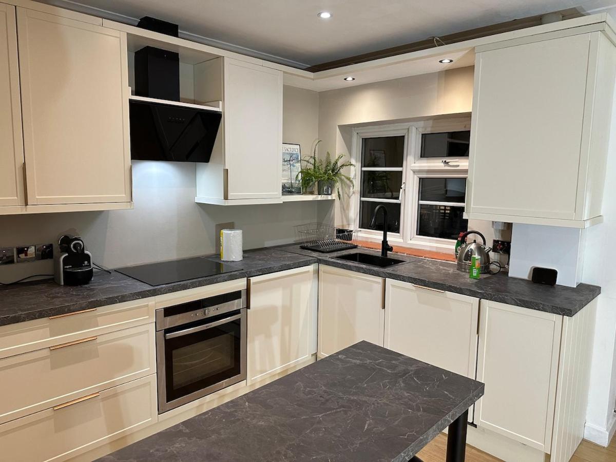Appartement Newly Refurbished Two Bedrooms Flat *