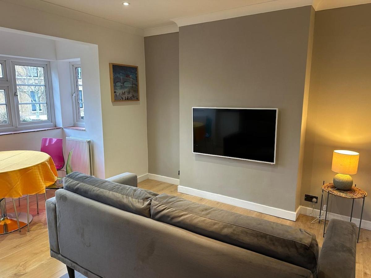 Newly Refurbished Two Bedrooms Flat Appartement Londen