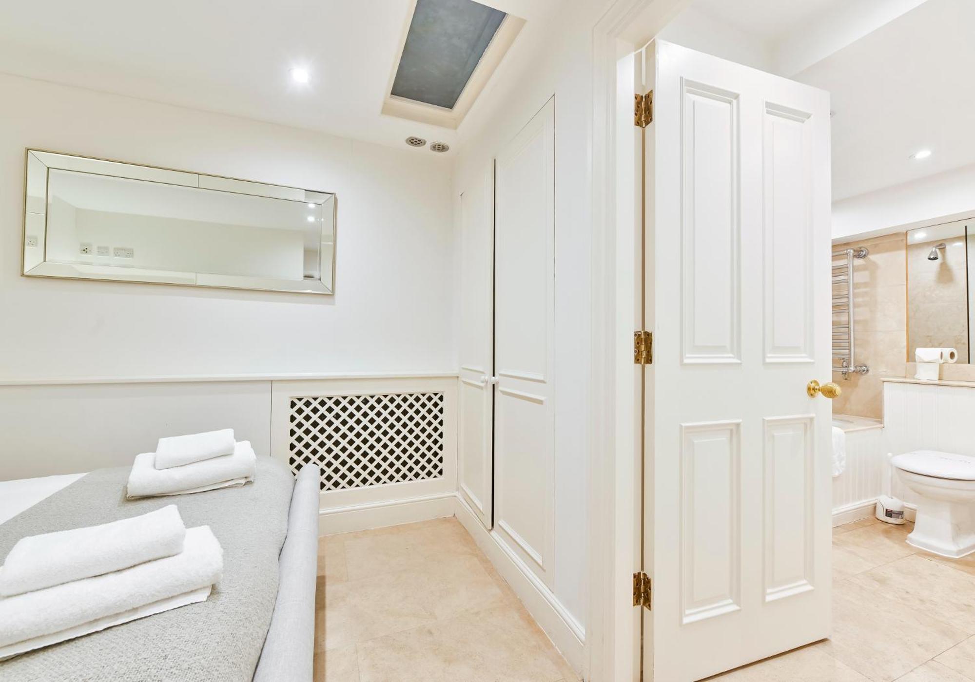 Exclusive Knightsbridge Townhouse With Parking * Londres