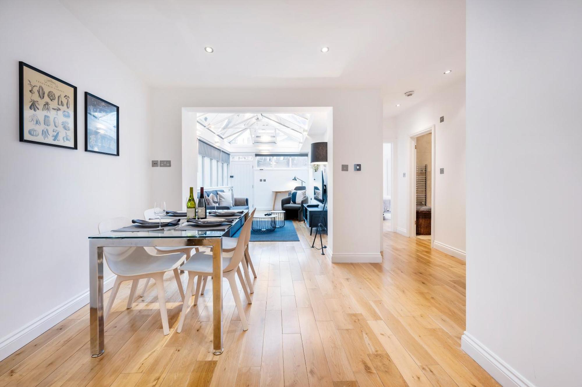 2 Bedr, 3 Beds, 2 Bath Covent Garden 3-min Subway * London