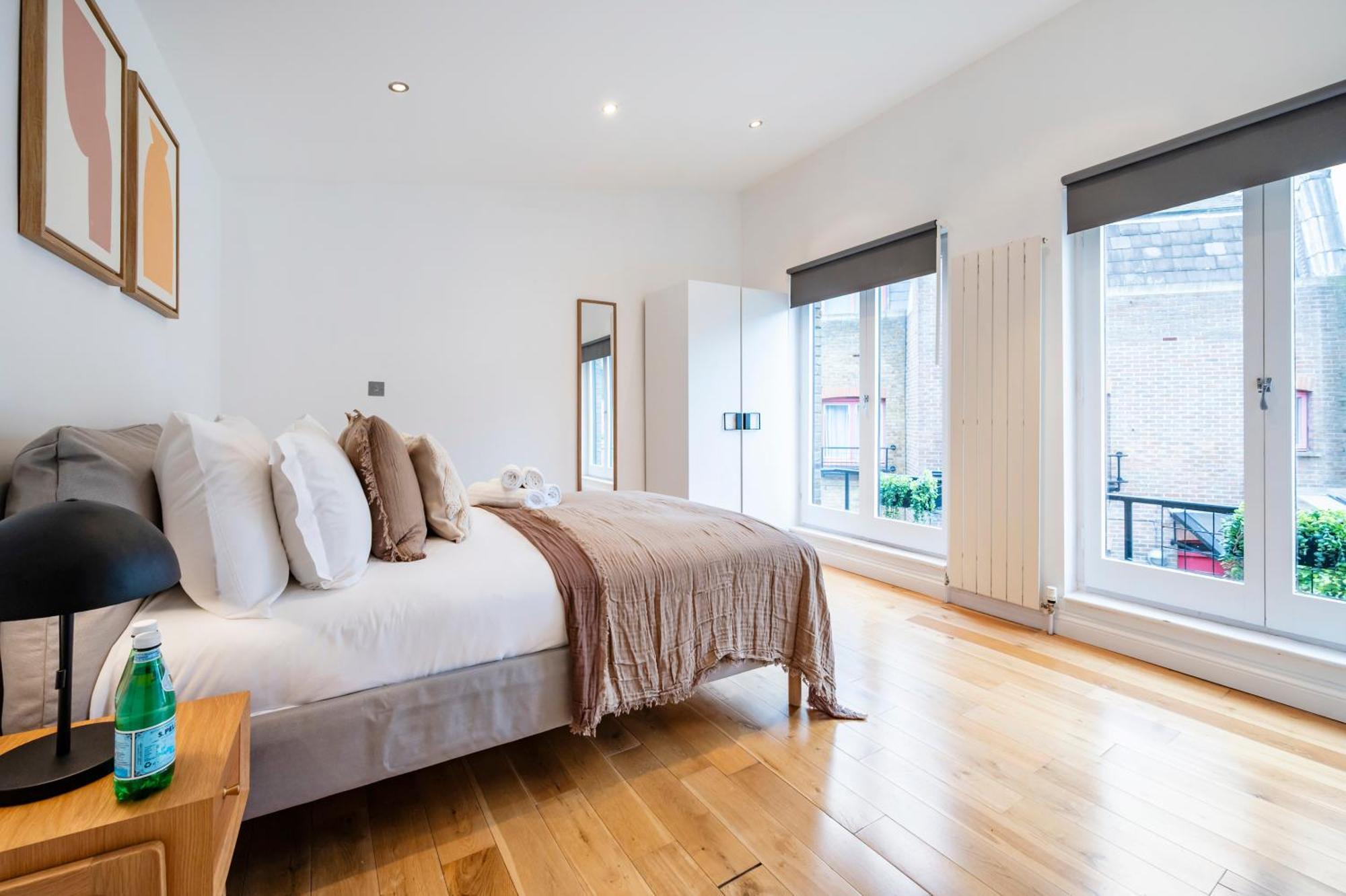 2 Bedr, 3 Beds, 2 Bath Covent Garden 3-min Subway Leilighet *