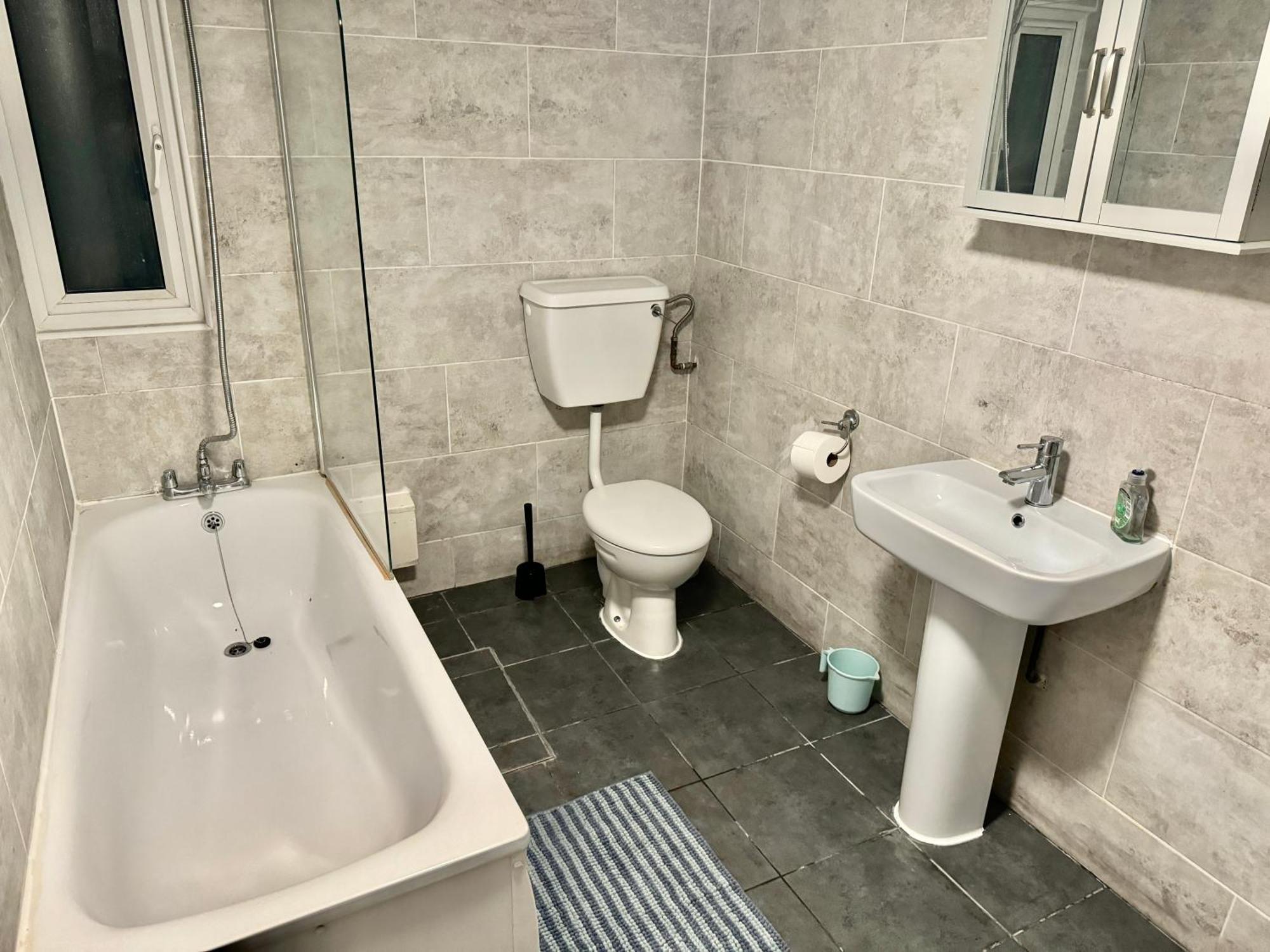 Private Bedrooms In Finsbury Park Station Londres