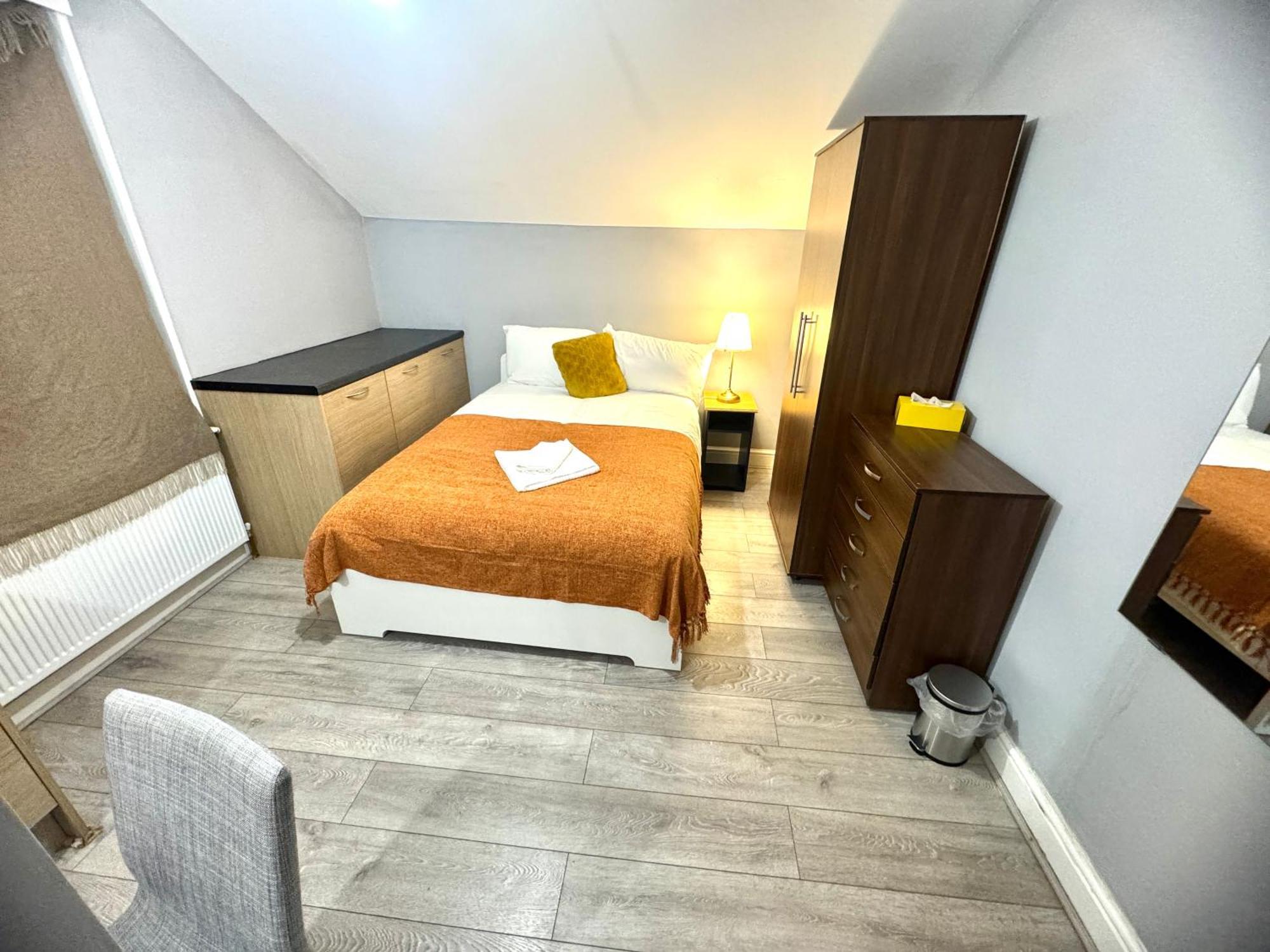 Private Bedrooms In Finsbury Park Station Londres