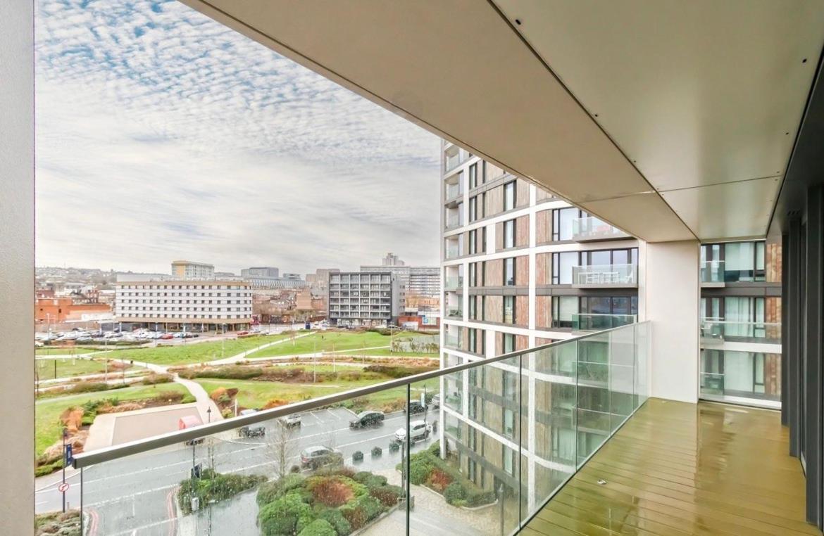 Luxury 2 Bedroom In Apartment