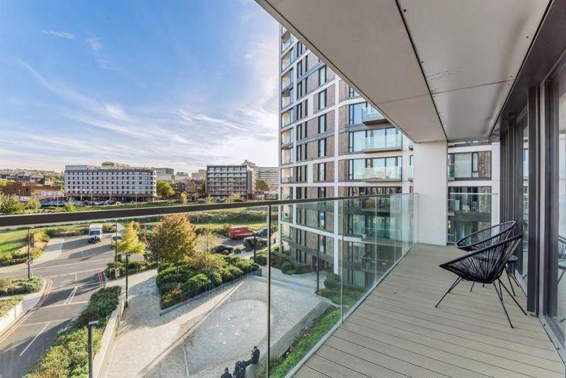 Luxury 2 Bedroom In Apartment