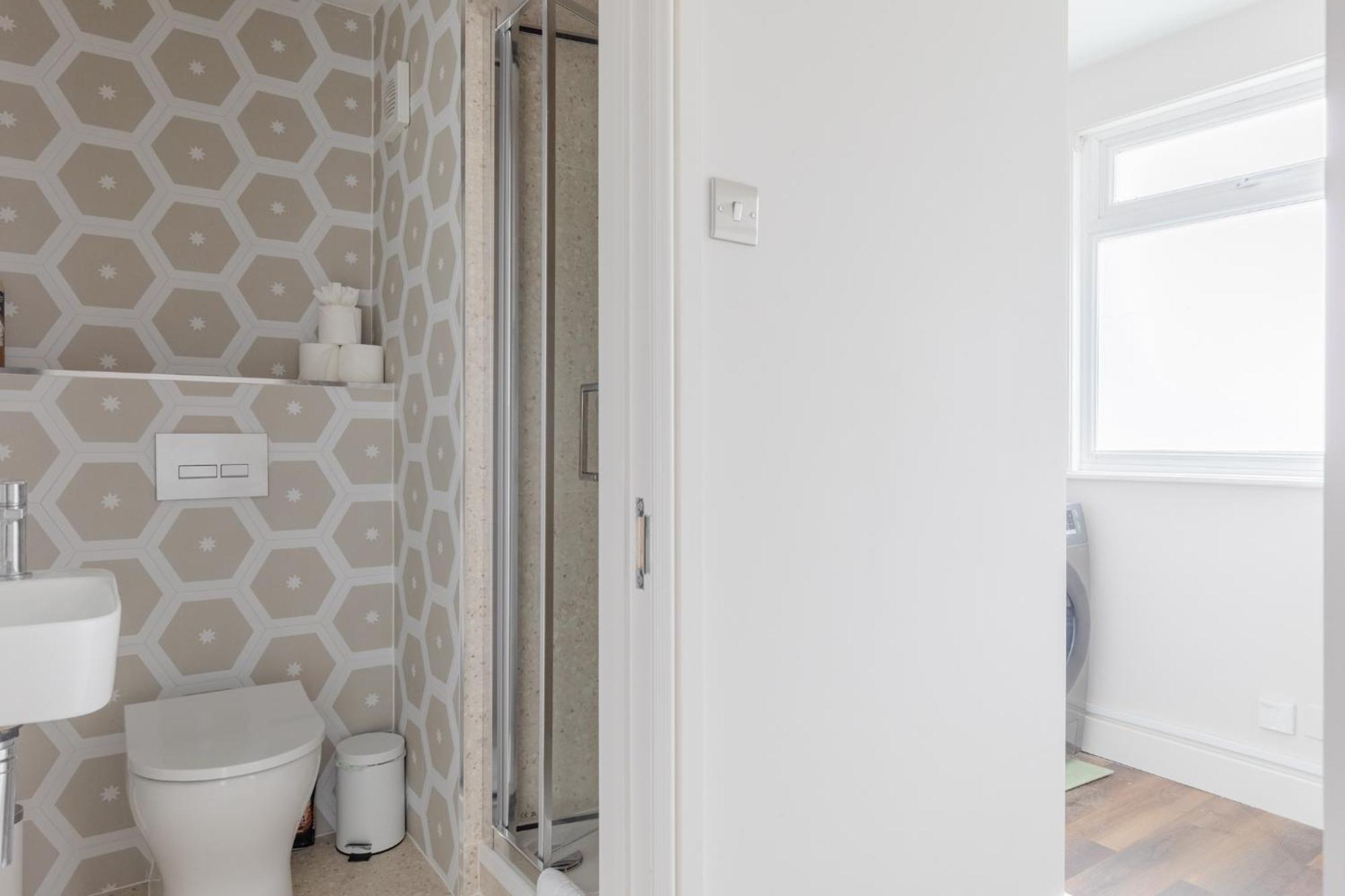 Cosy 4bd Flat In Stockwell With Private Patio * Londen