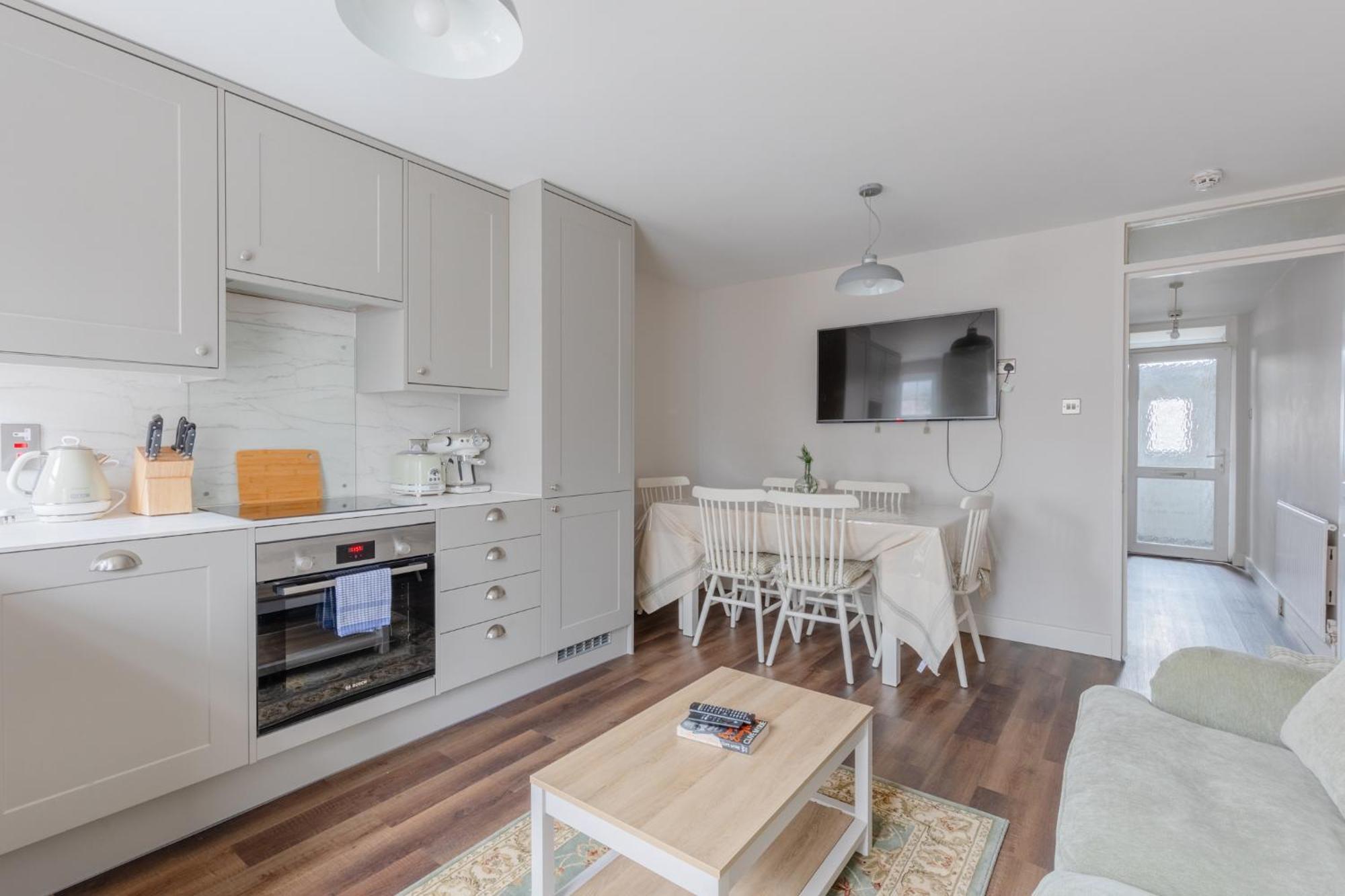 Cosy 4bd Flat In Stockwell With Private Patio Londen