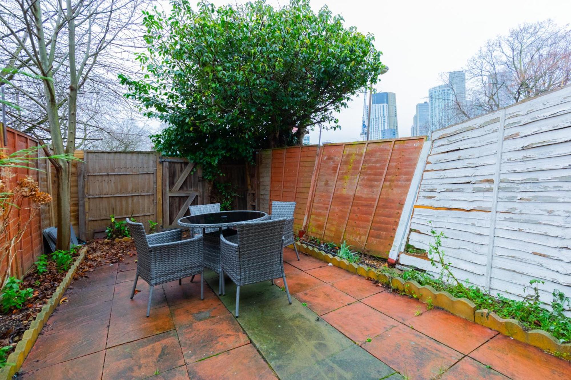 Appartement Cosy 4bd Flat In Stockwell With Private Patio Londen