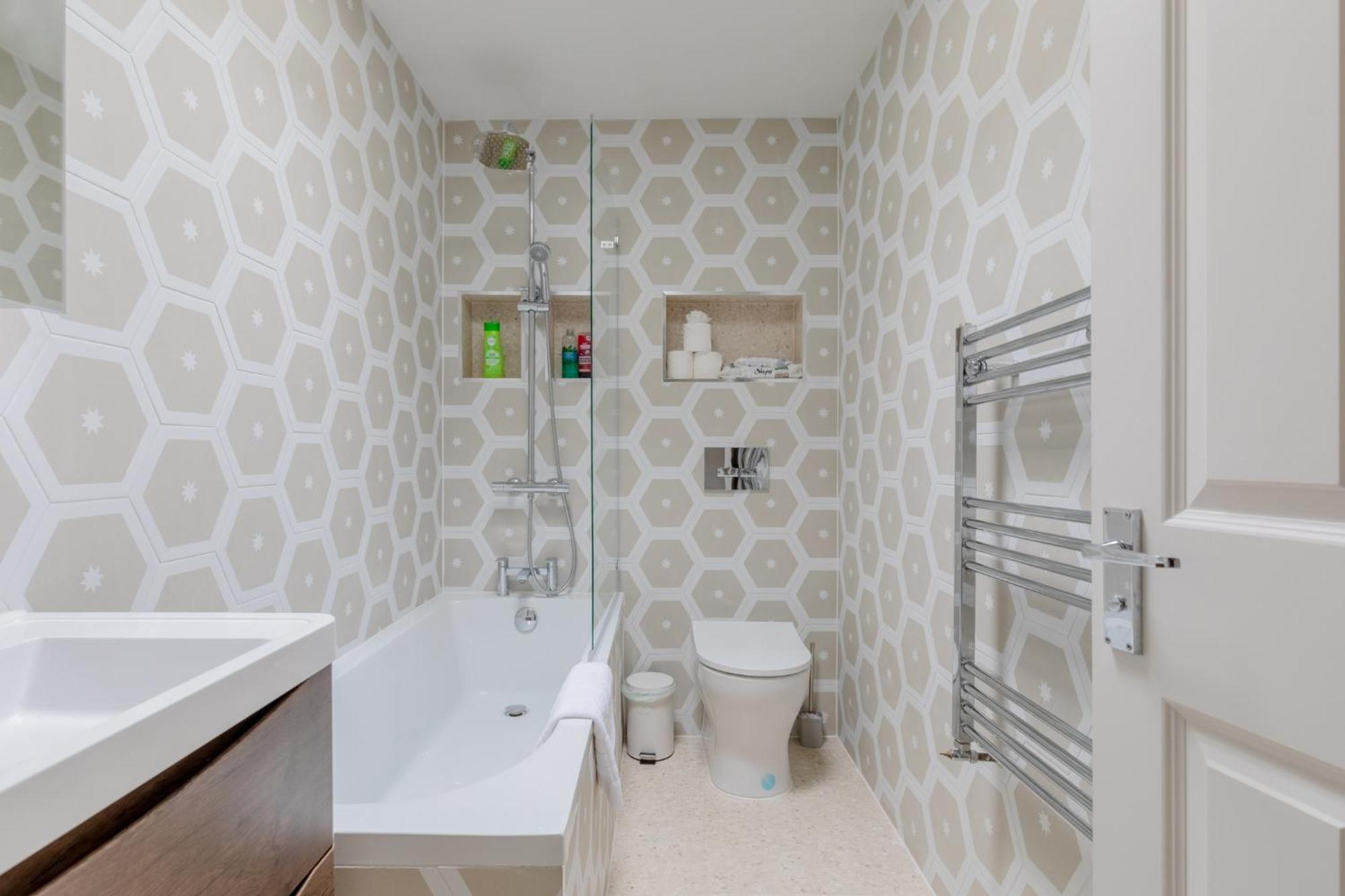 Appartement Cosy 4bd Flat In Stockwell With Private Patio Londen