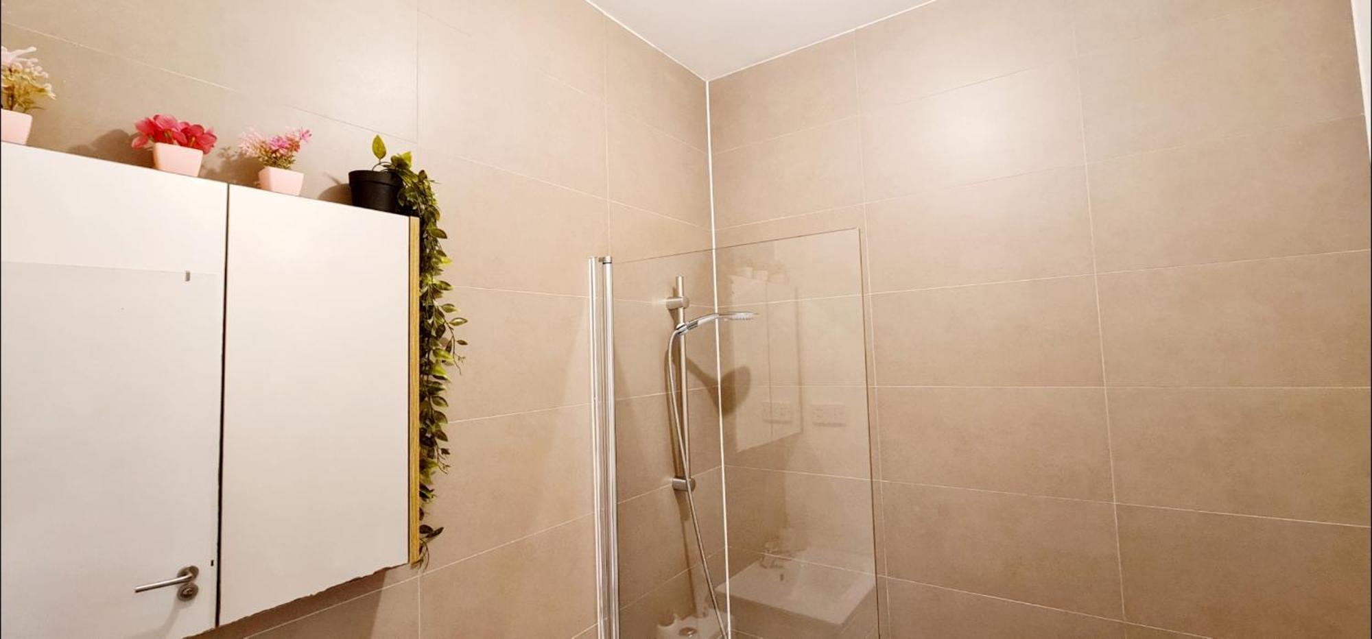 Stylish - Private Bathroom, 15mins To London! Appartement Londen