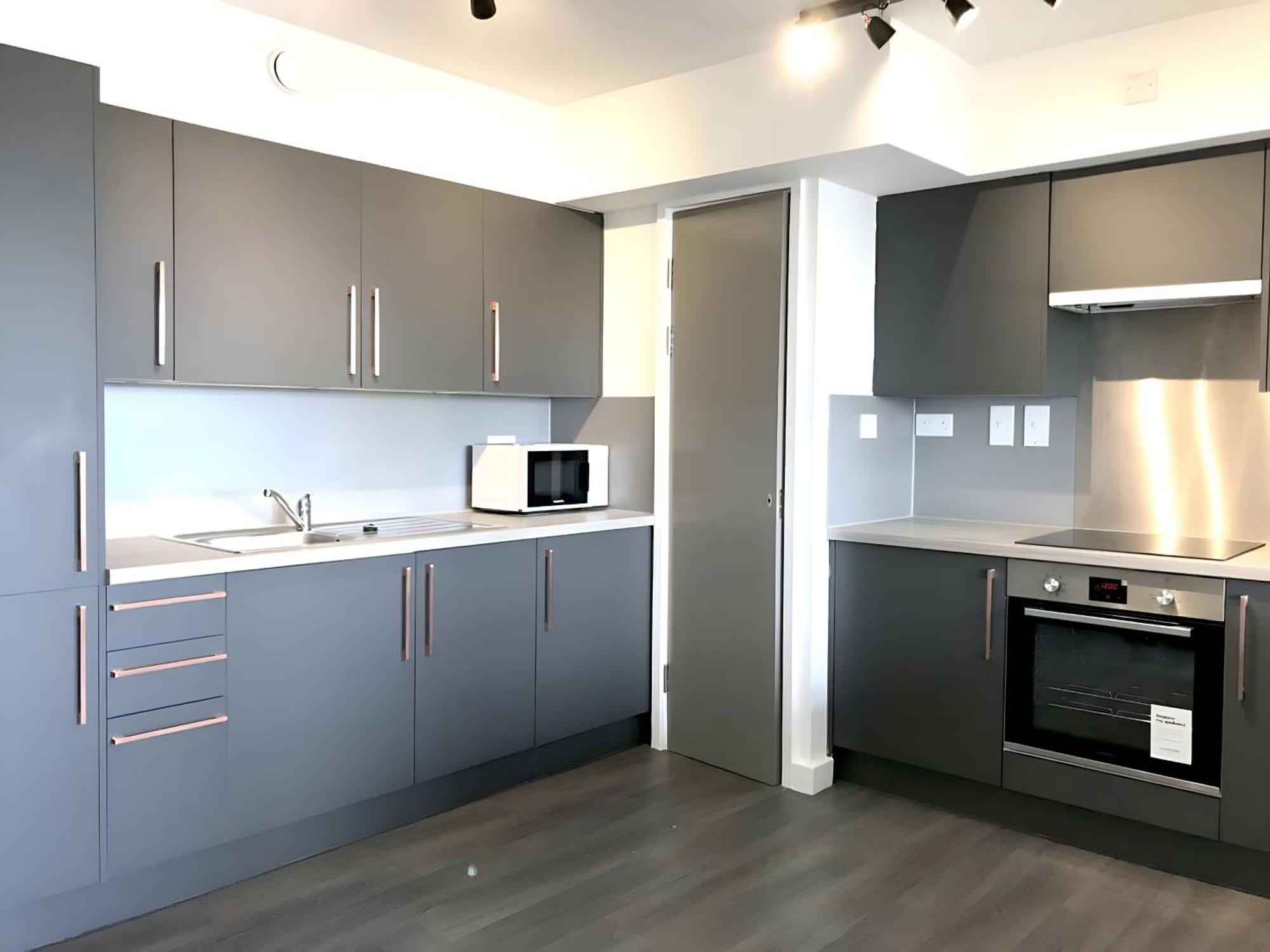Apartment Student Only, Private With Ensuite Bathrooms *