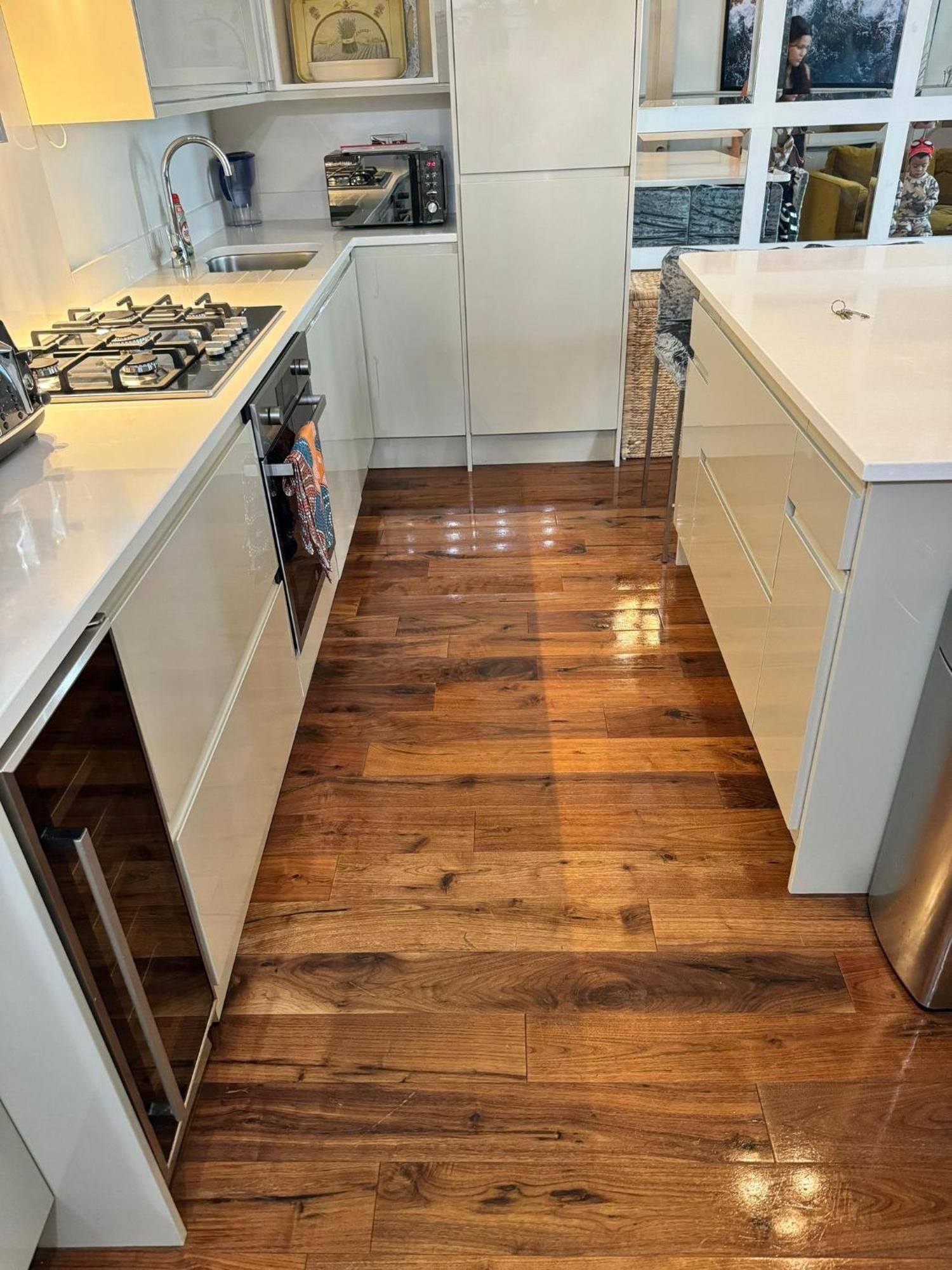 Stunning Holland Park 2 Bedroom - Sleeps 6